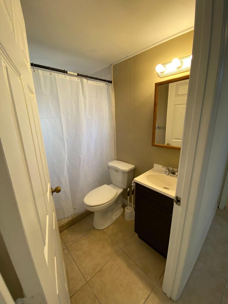 Bathroom(s)