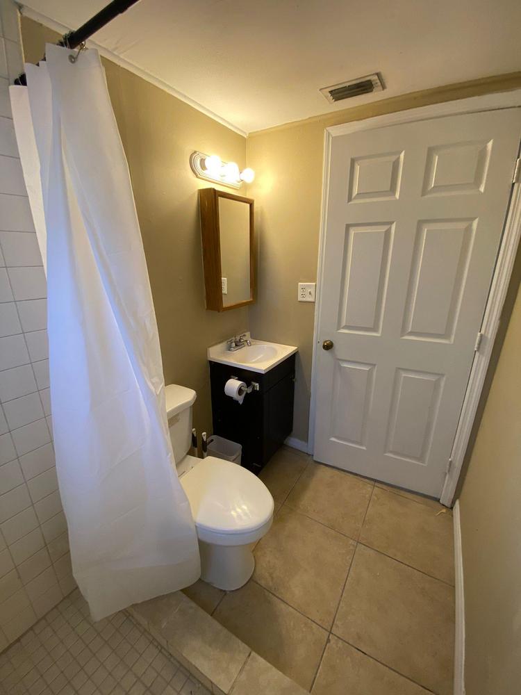 Bathroom(s)