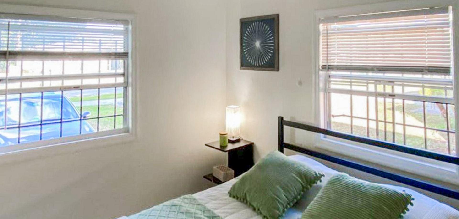 bedroom, detected:window blind, bed