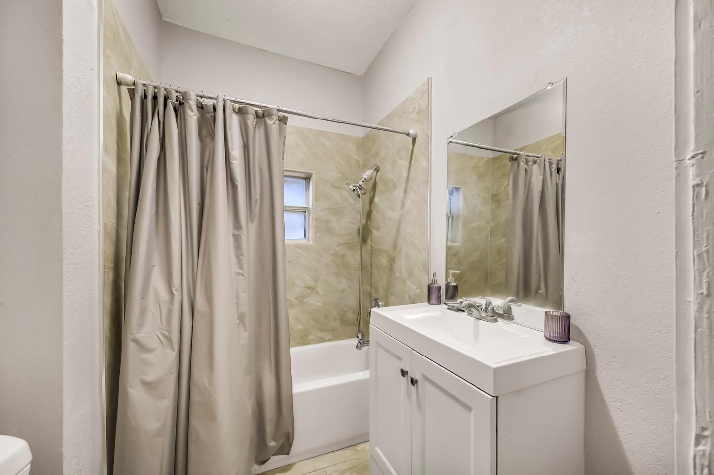 Bathroom(s)