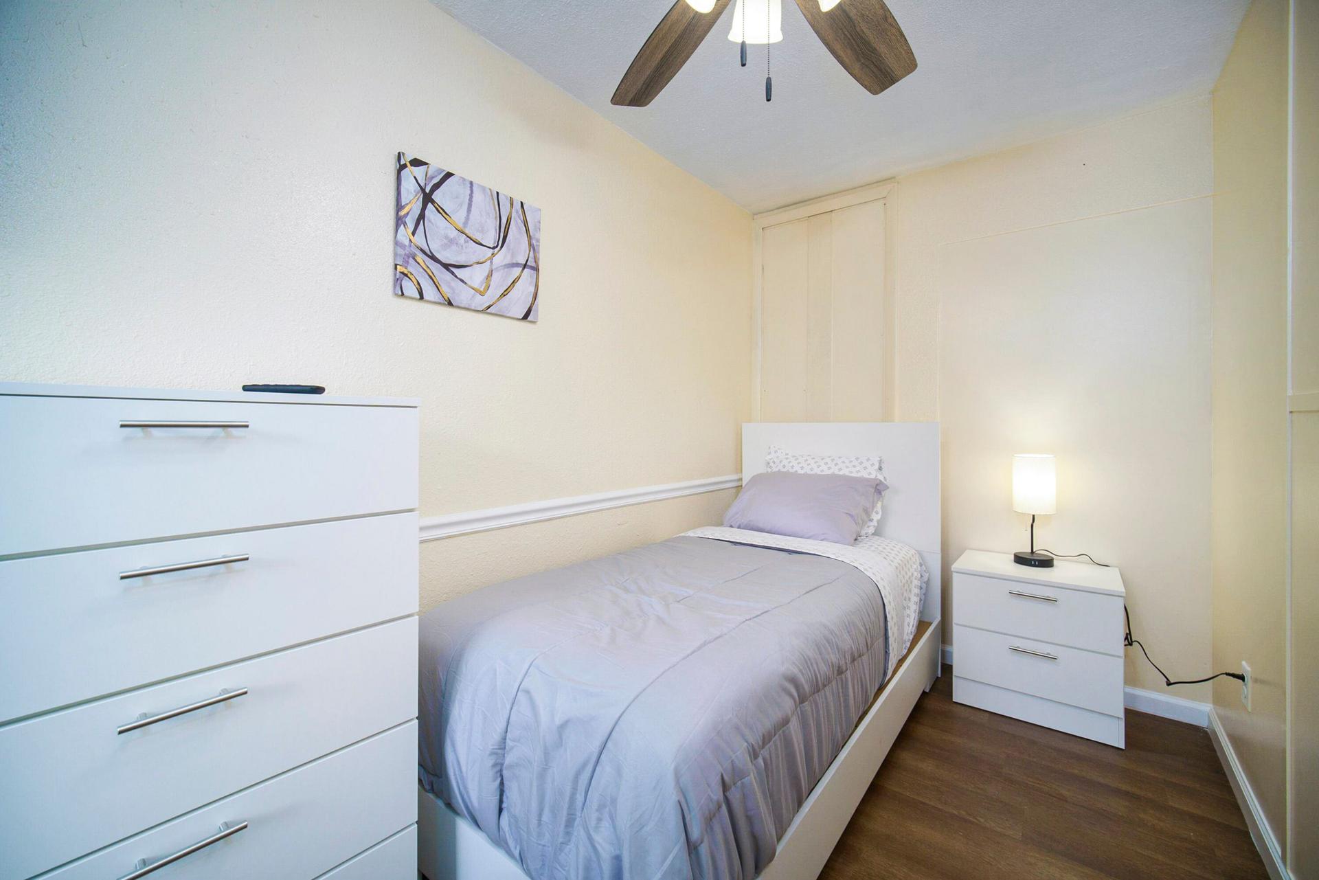 bedroom, detected:ceiling fan, bed