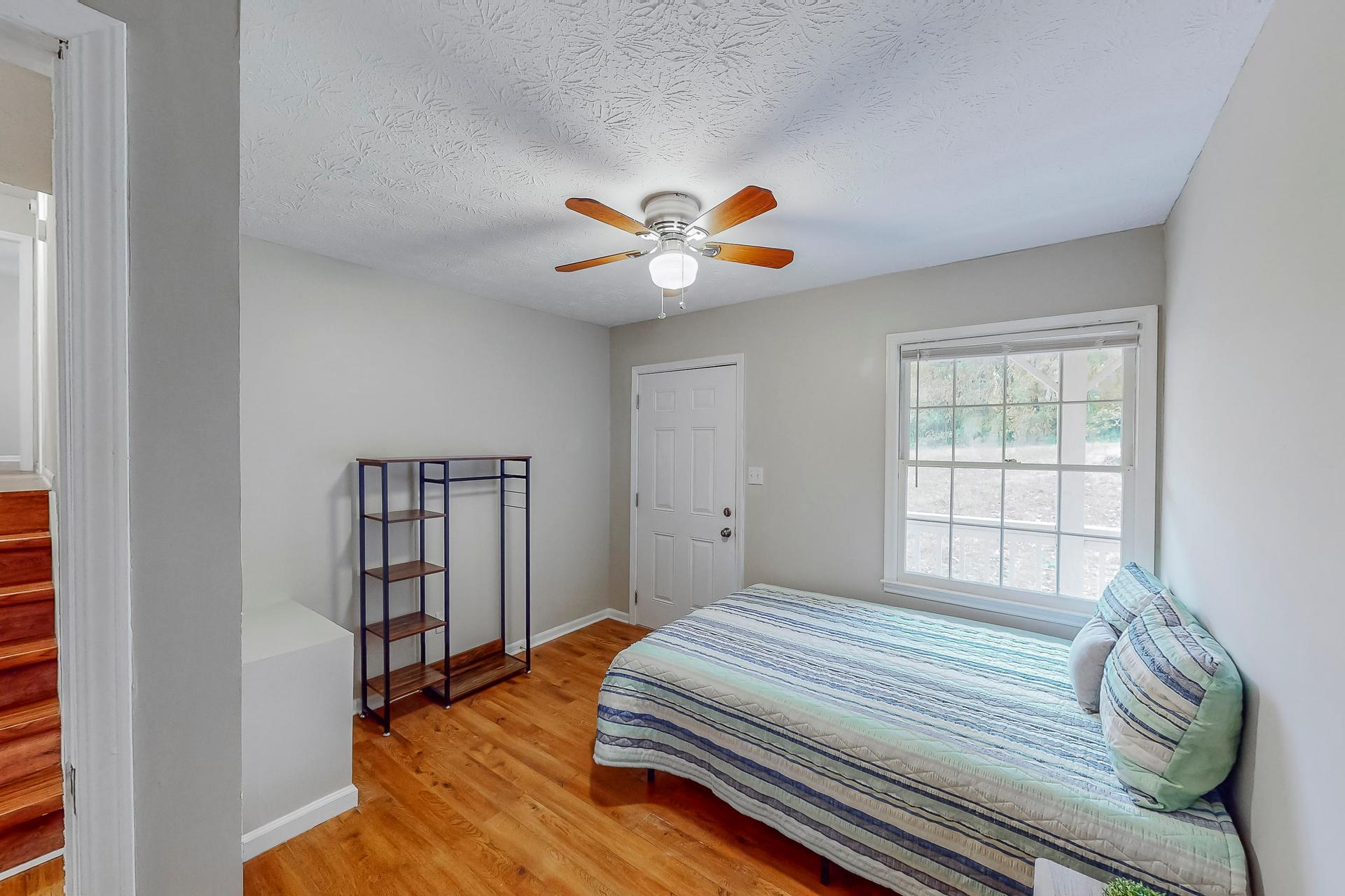 bedroom, detected:ceiling fan, bed, window blind