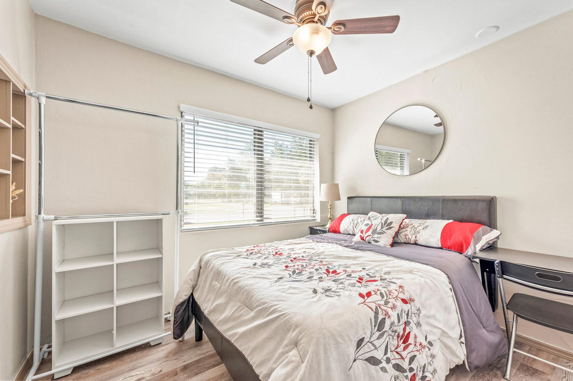 bedroom, detected:ceiling fan, window blind, bed