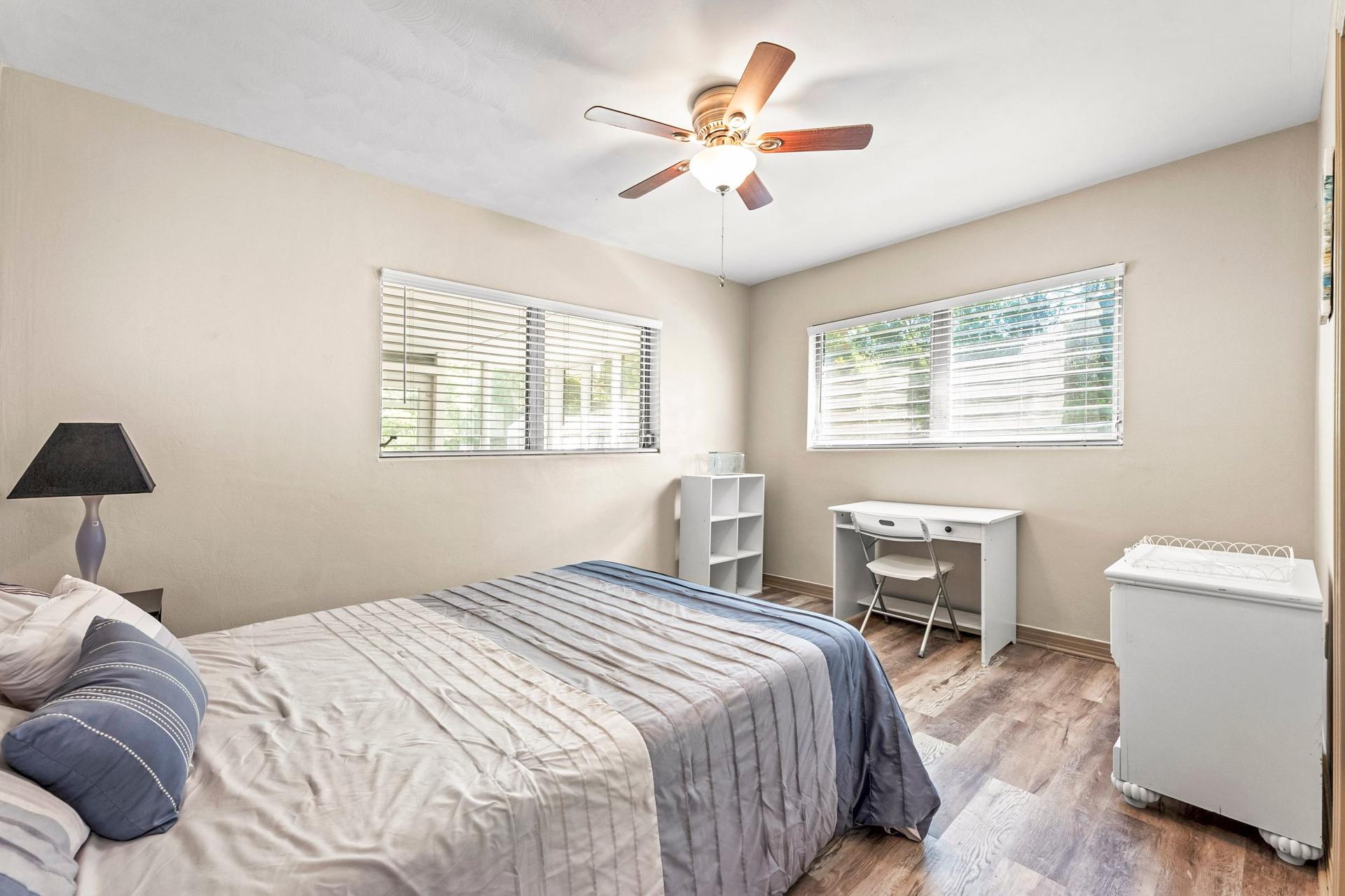 bedroom, detected:ceiling fan, window blind, bed