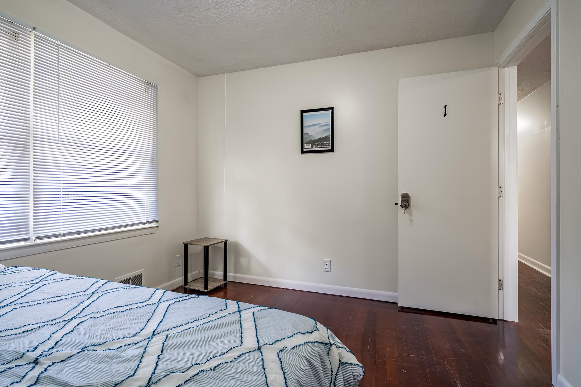 bedroom, detected:window blind, bed