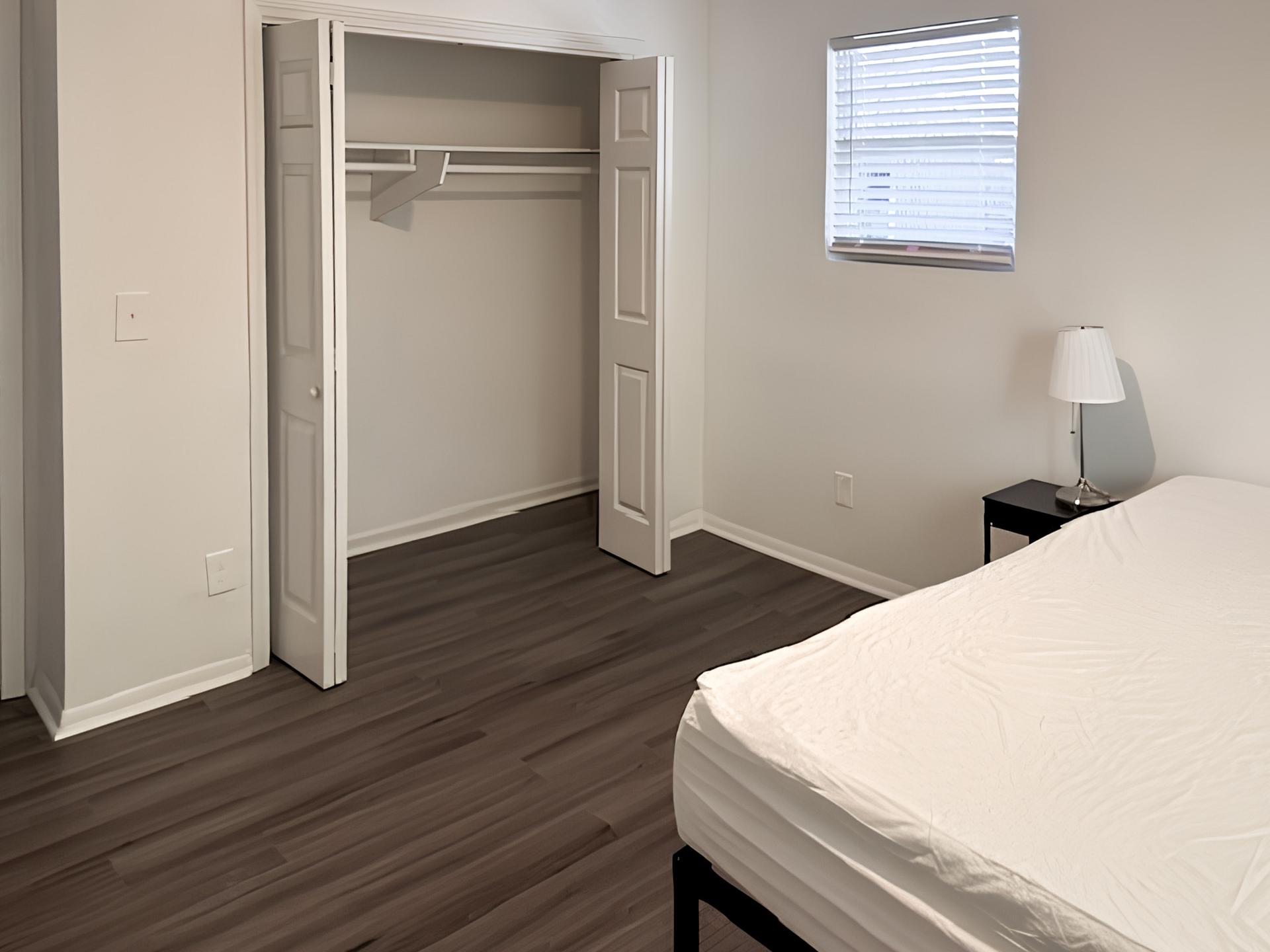 bedroom, detected:window blind, bed