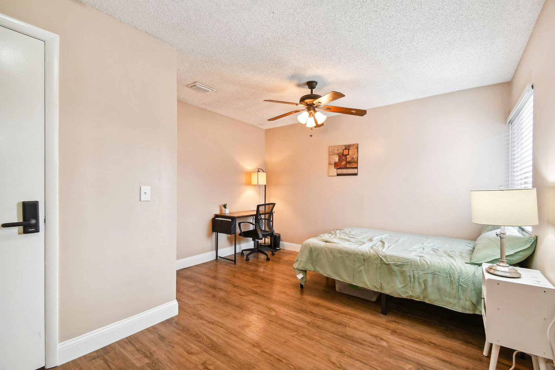 bedroom, detected:ceiling fan, window blind, bed