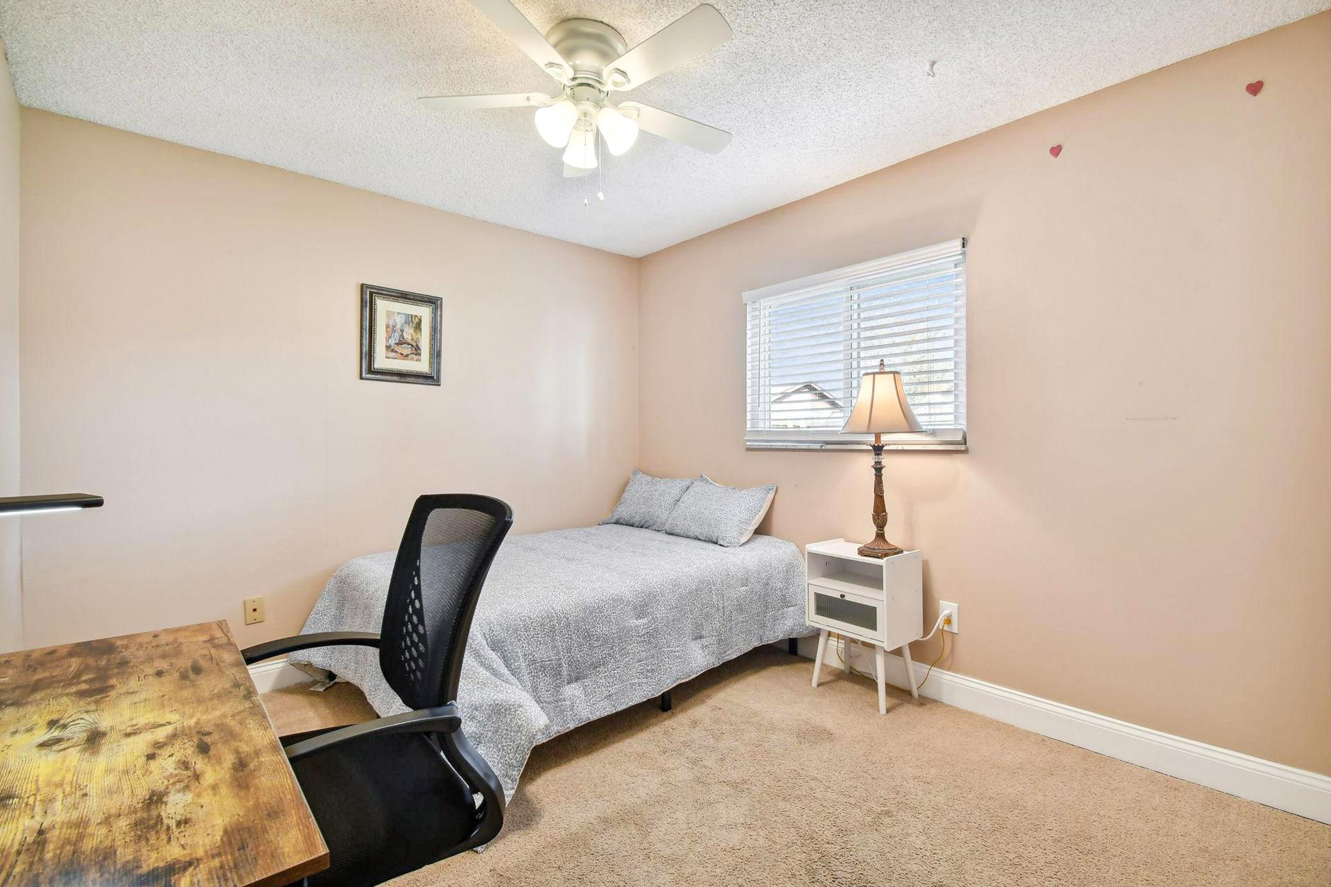 bedroom, detected:window blind, ceiling fan, bed