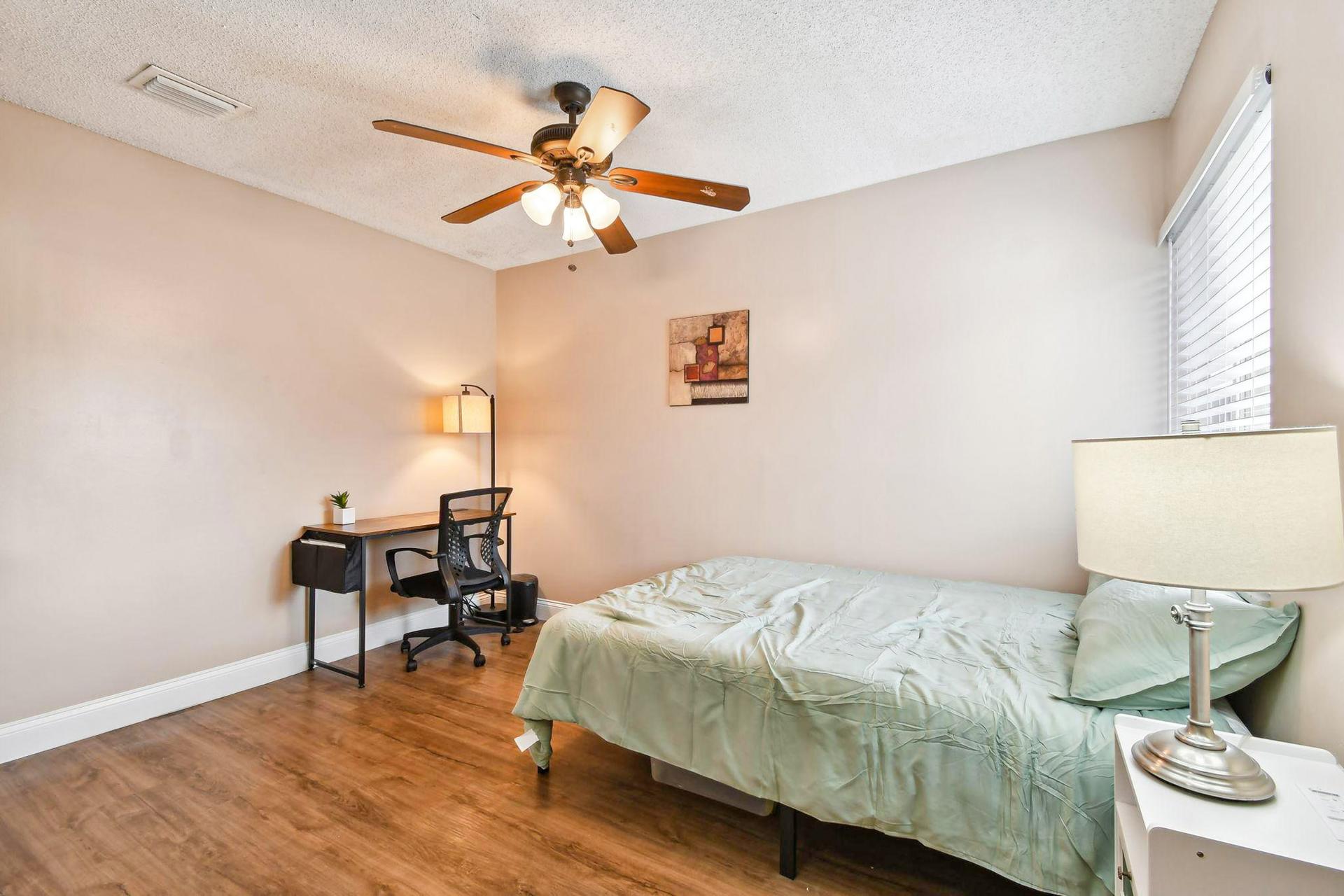 bedroom, detected:ceiling fan, window blind, bed