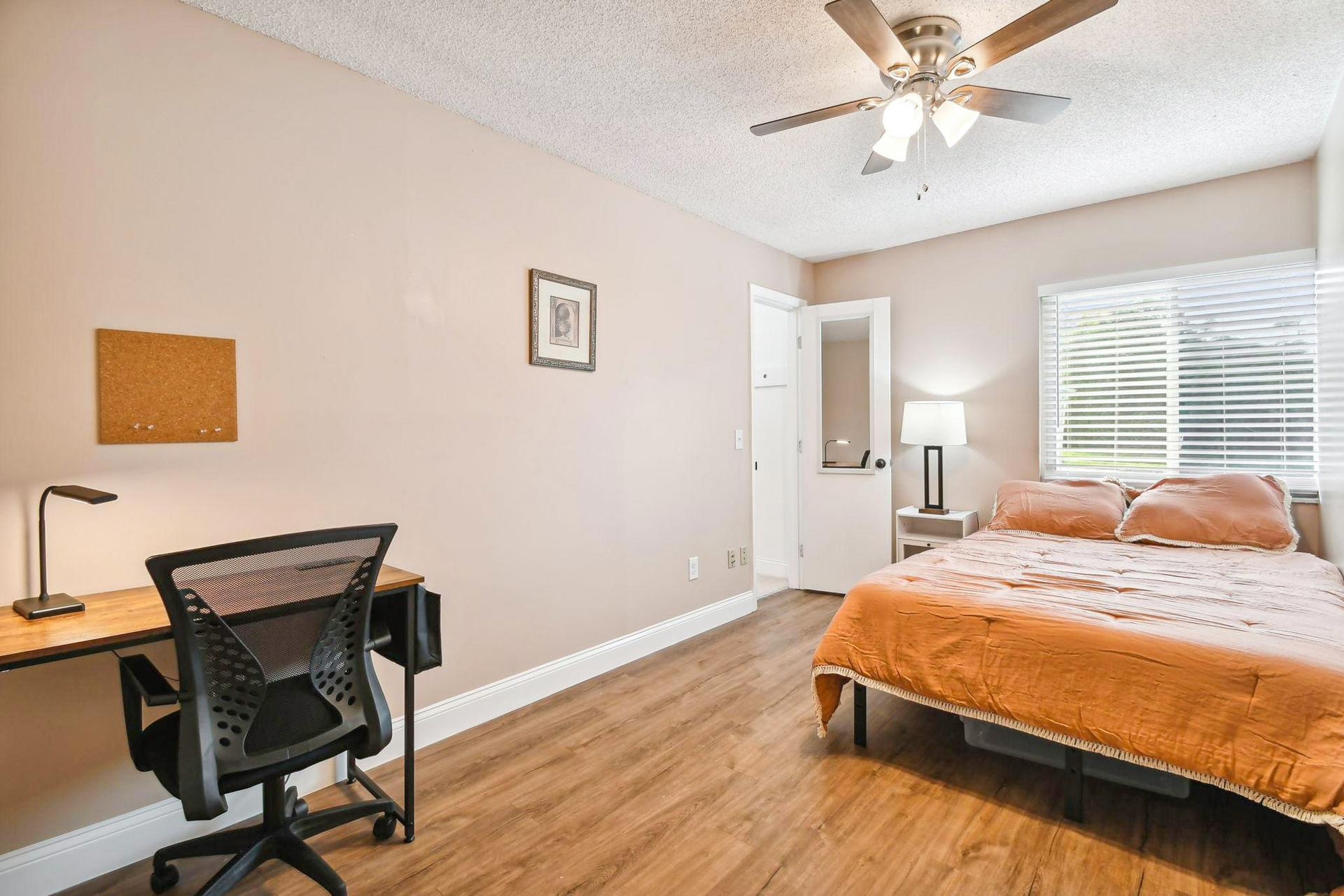 bedroom, detected:ceiling fan, window blind, bed