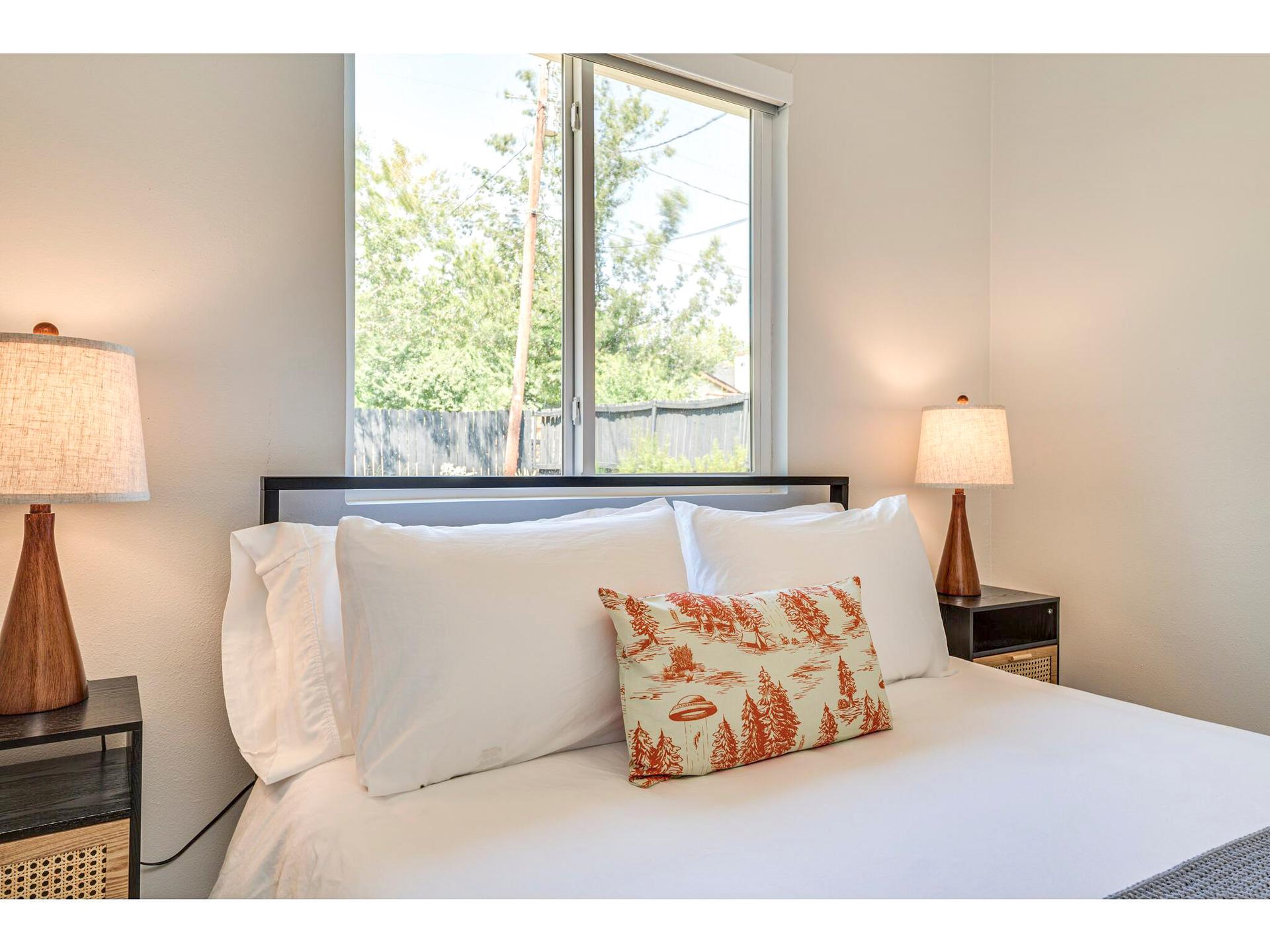 bedroom, detected:bed