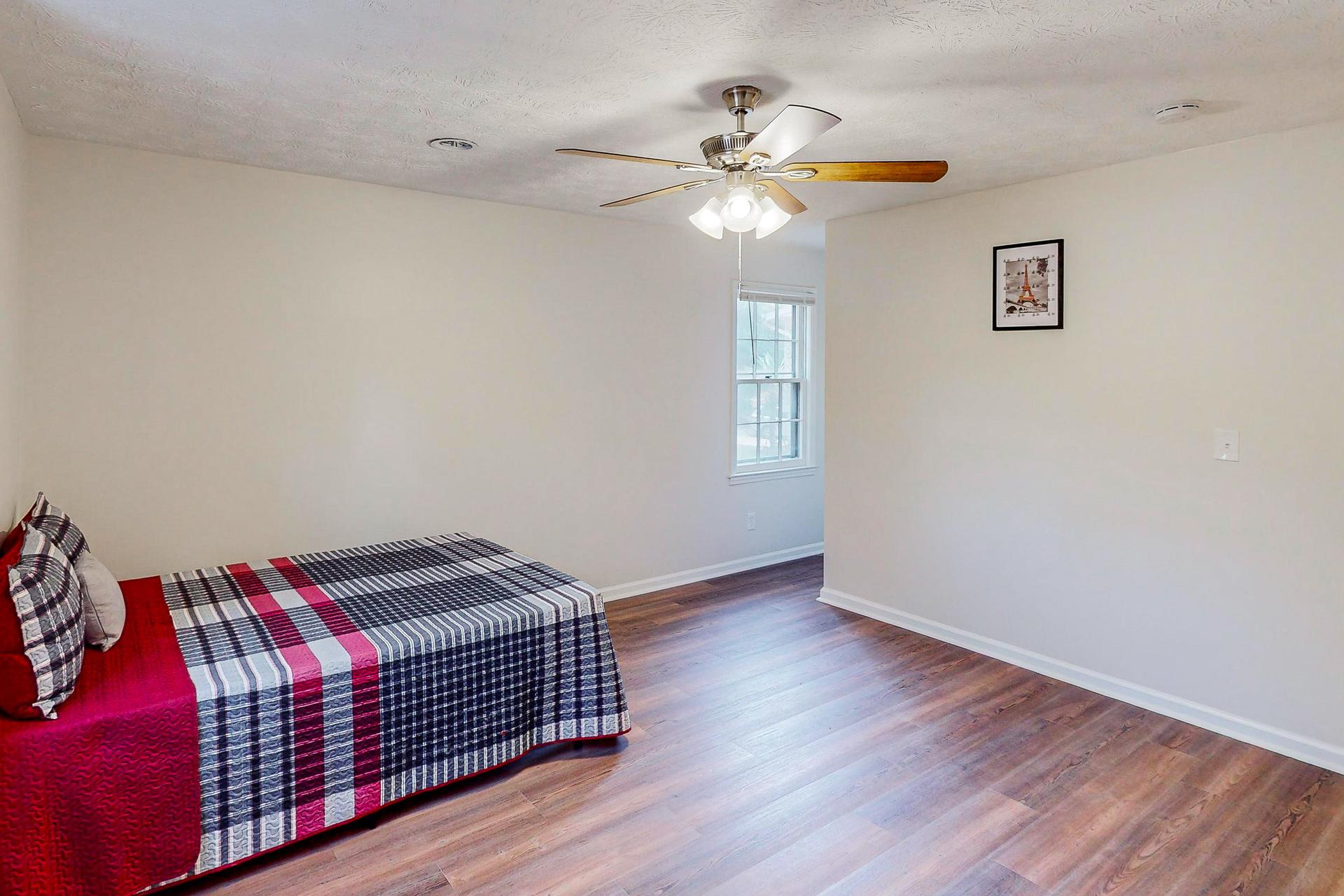 bedroom, detected:ceiling fan, window blind, bed