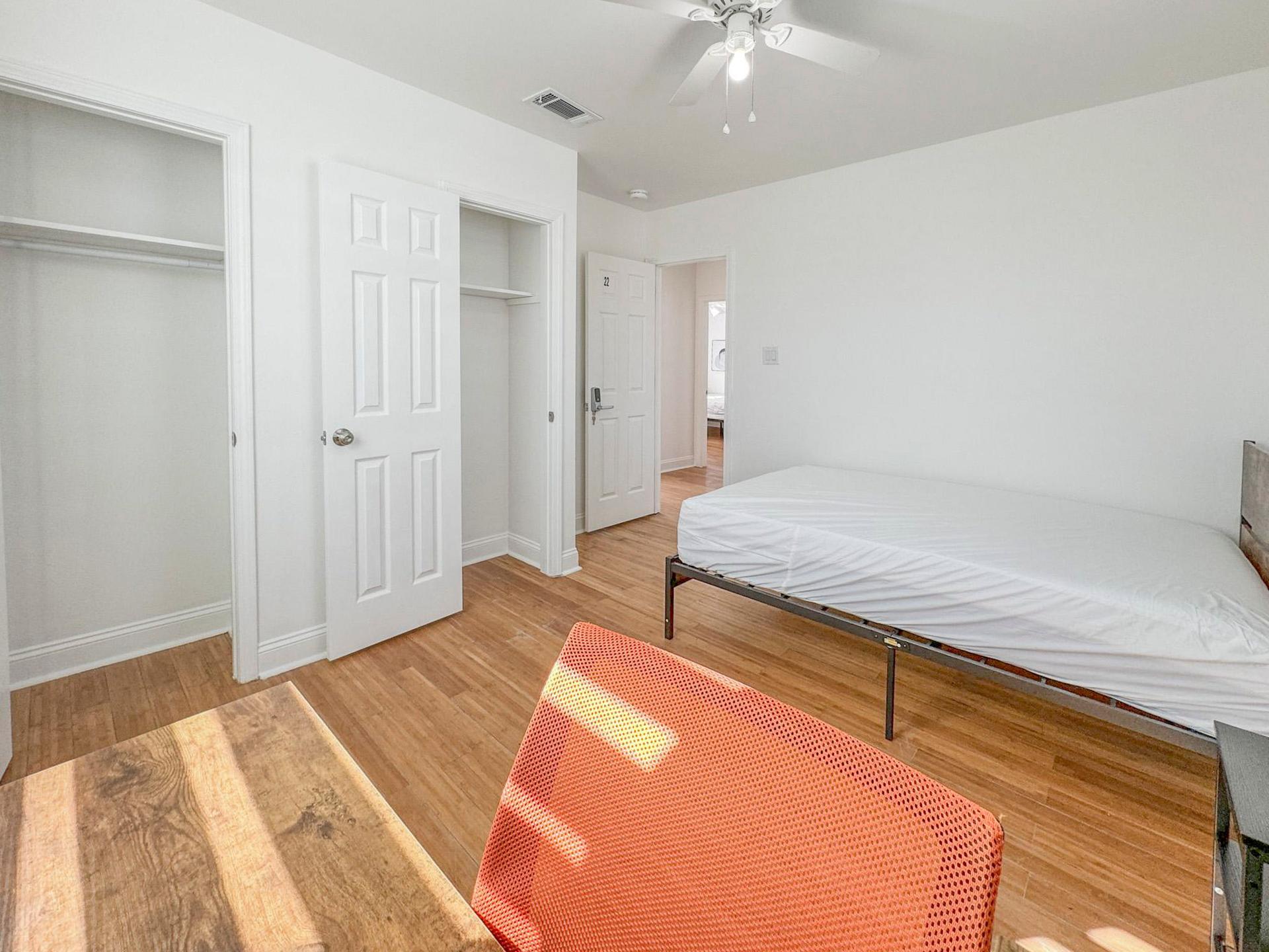 bedroom, detected:ceiling fan, bed, window blind