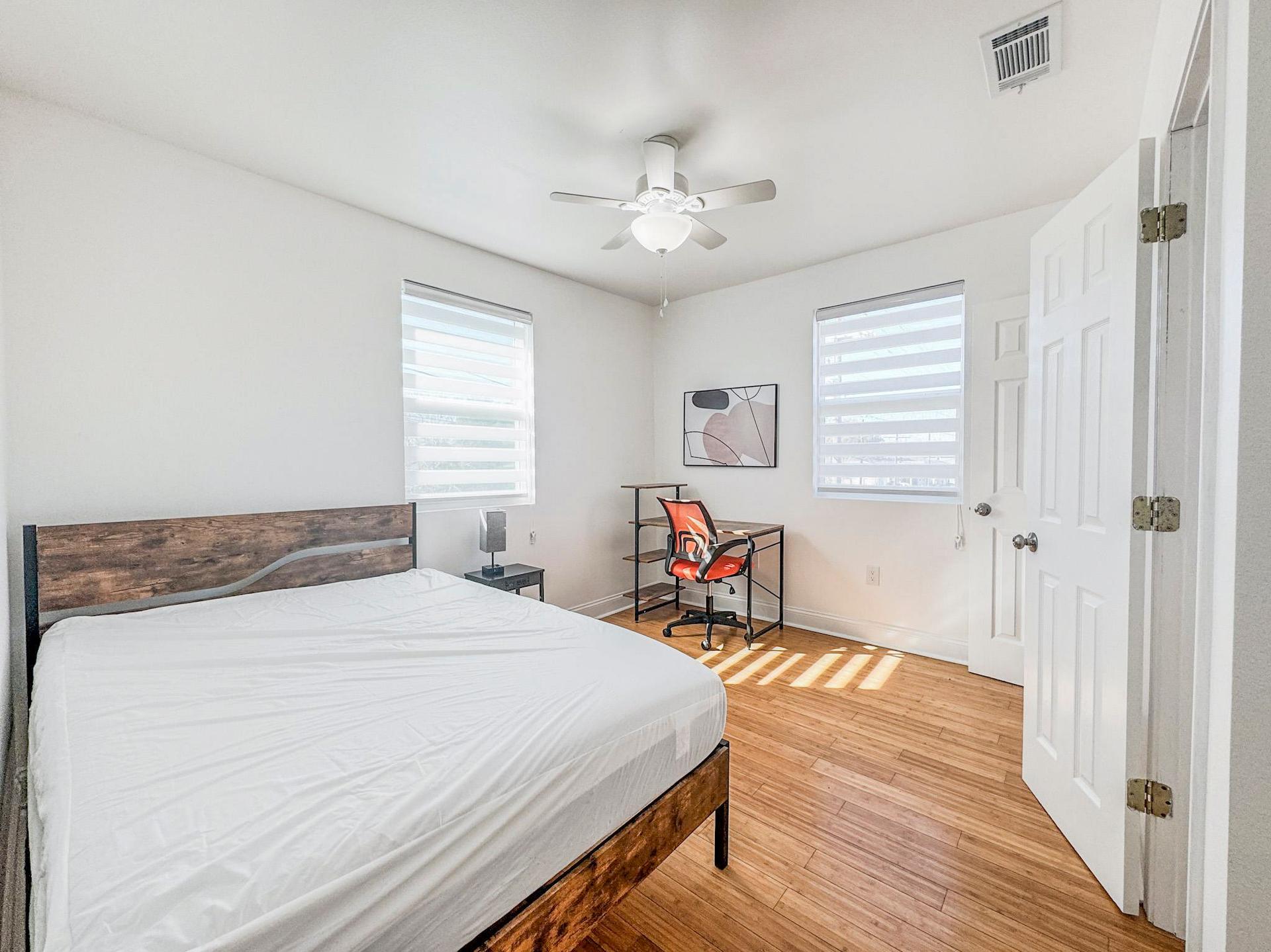 bedroom, detected:ceiling fan, window blind, bed