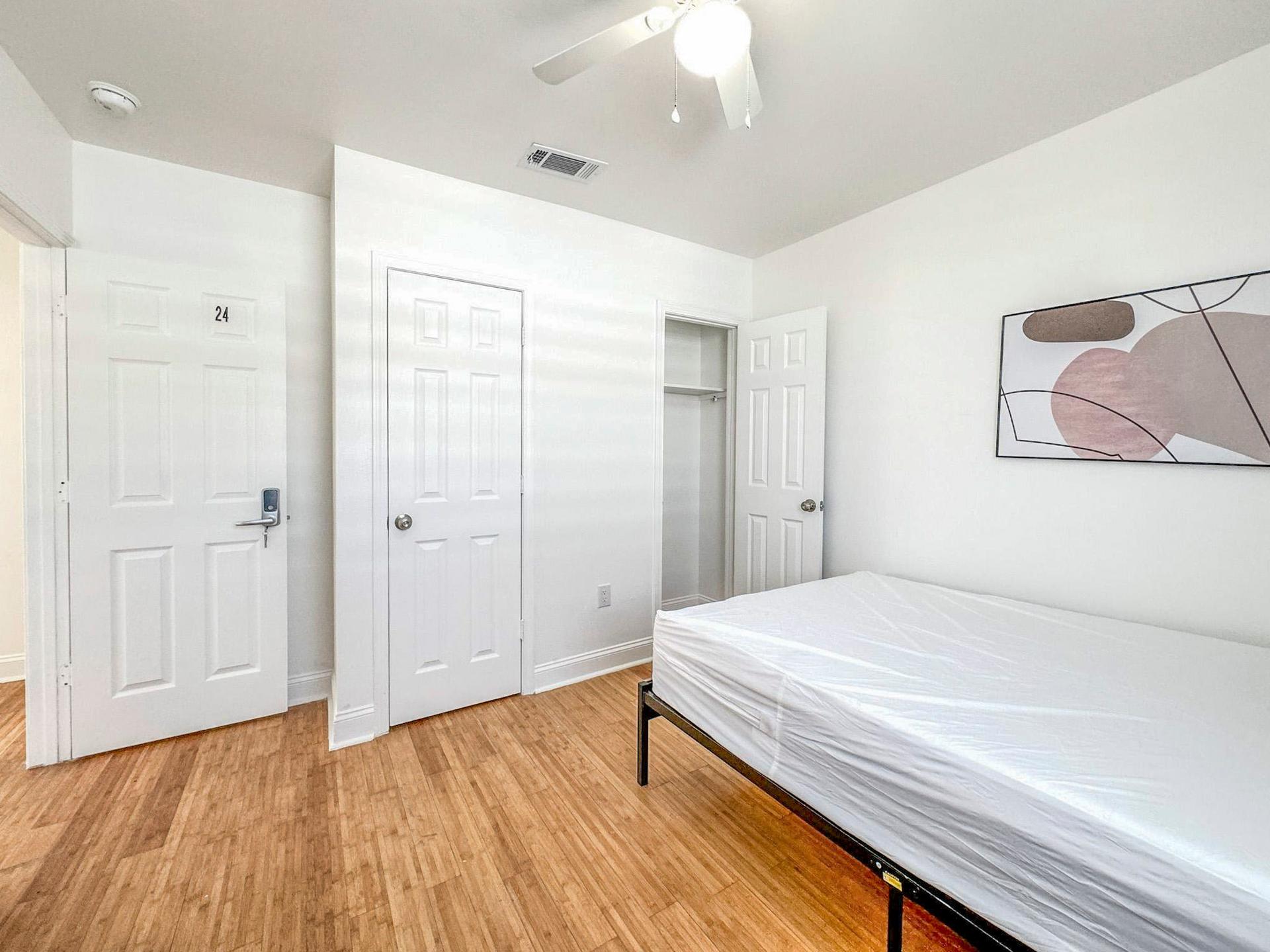 bedroom, detected:ceiling fan, bed