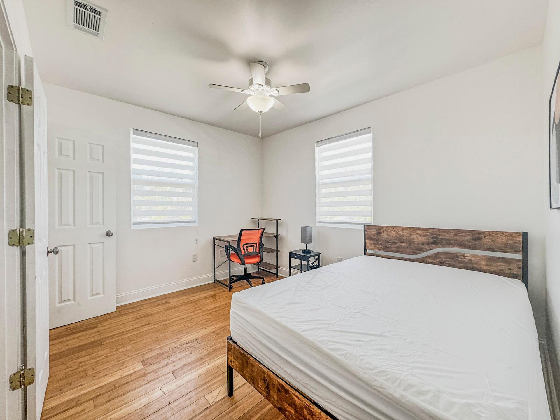 bedroom, detected:ceiling fan, bed, window blind