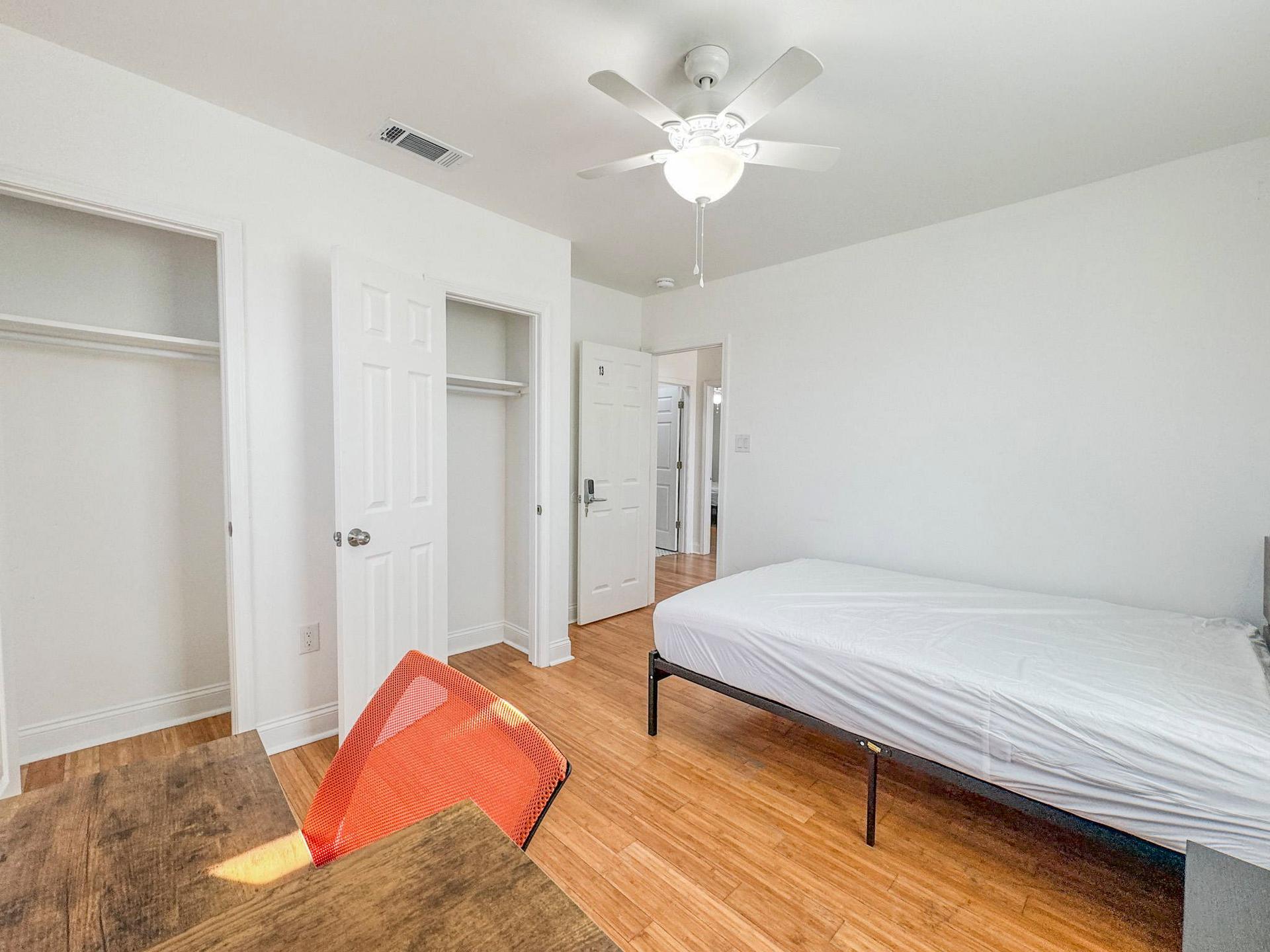 bedroom, detected:ceiling fan, bed, window blind