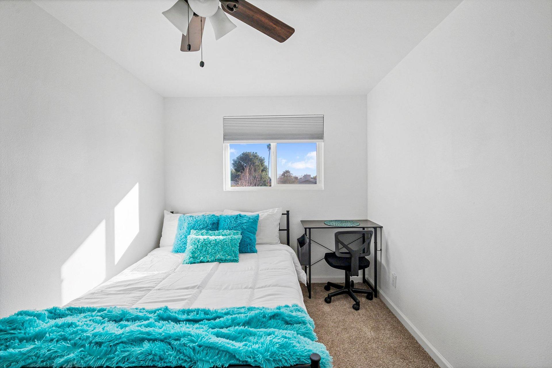 bedroom, detected:ceiling fan, bed