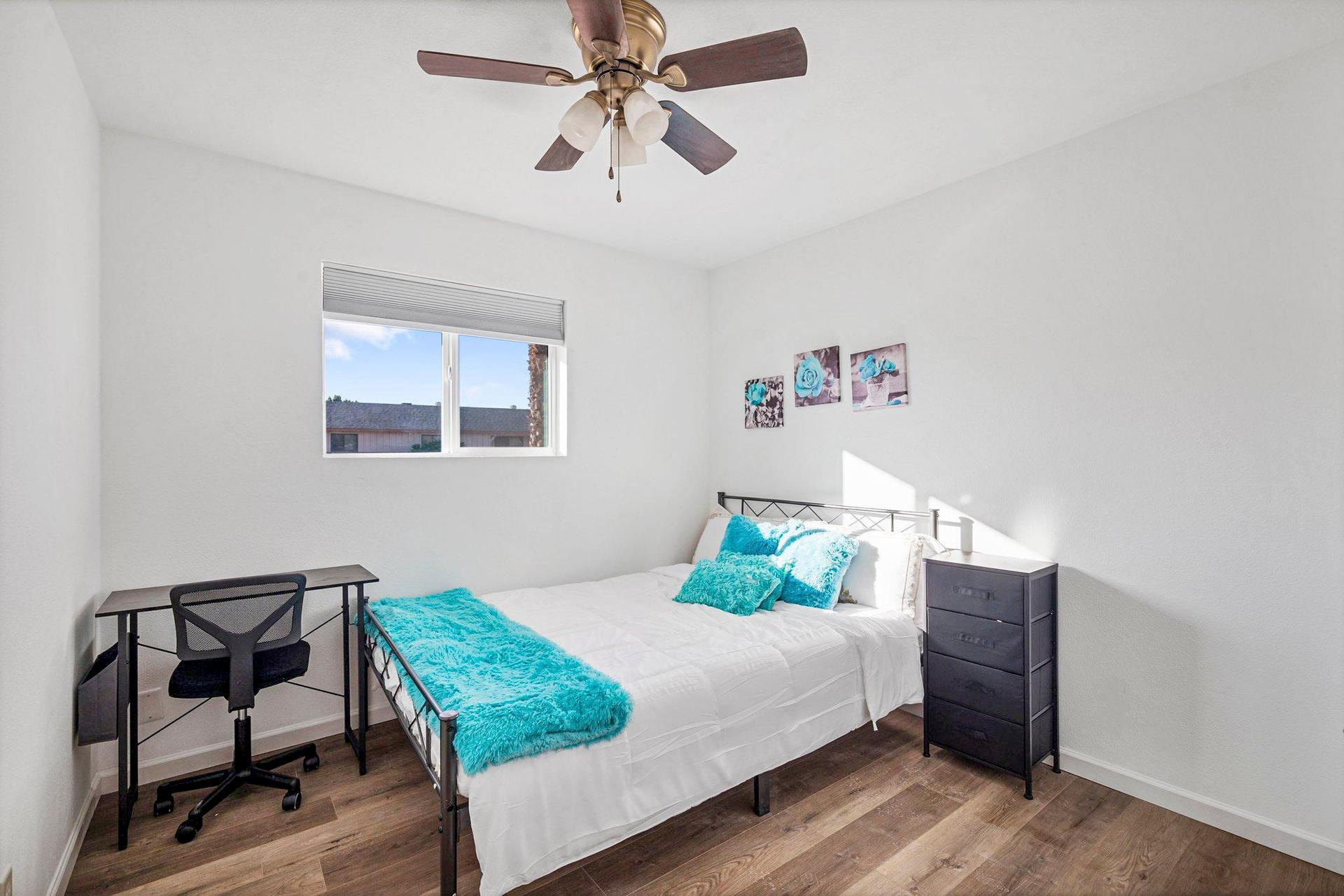 bedroom, detected:ceiling fan, window blind, bed