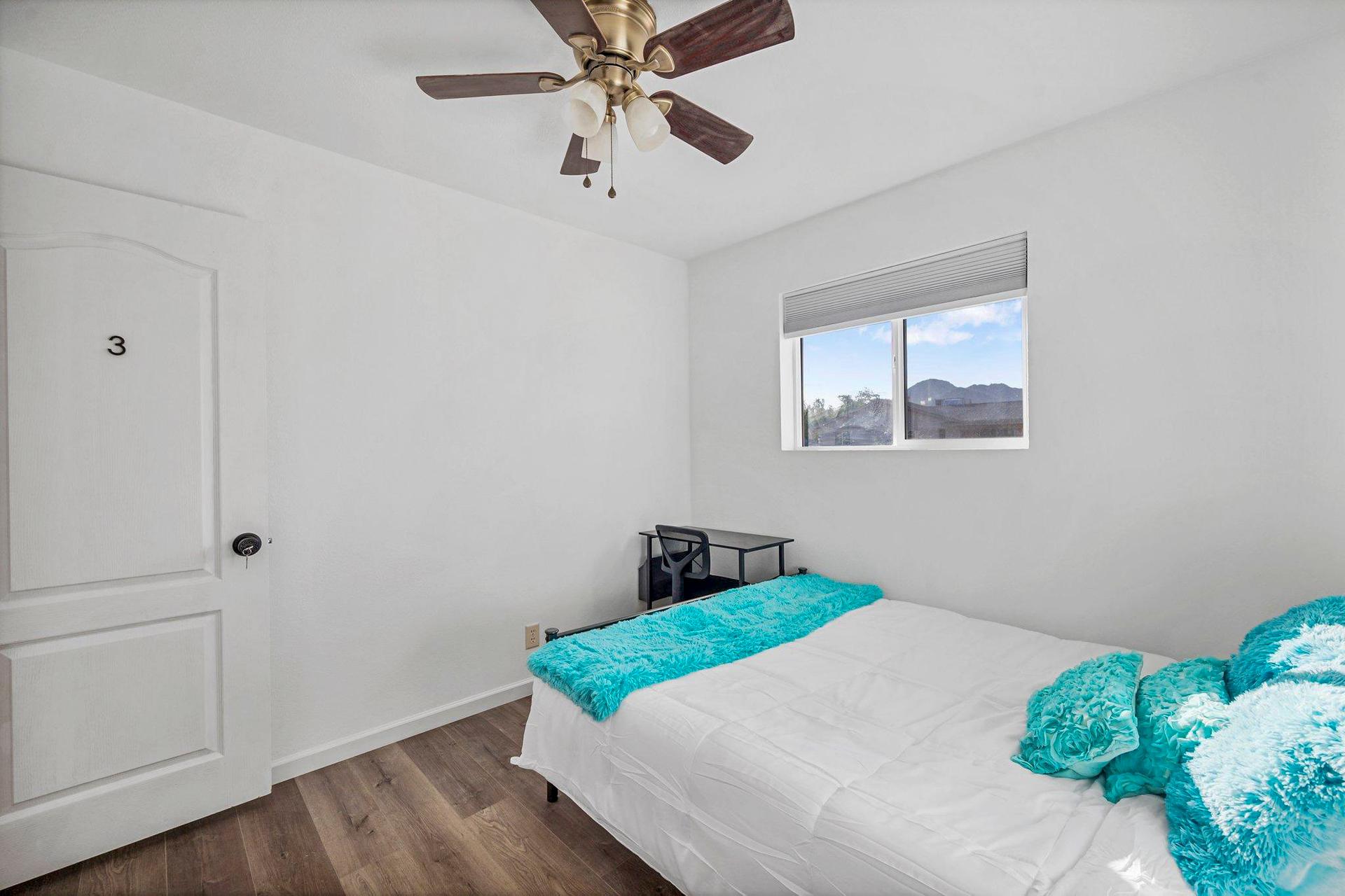 bedroom, detected:ceiling fan, window blind, bed