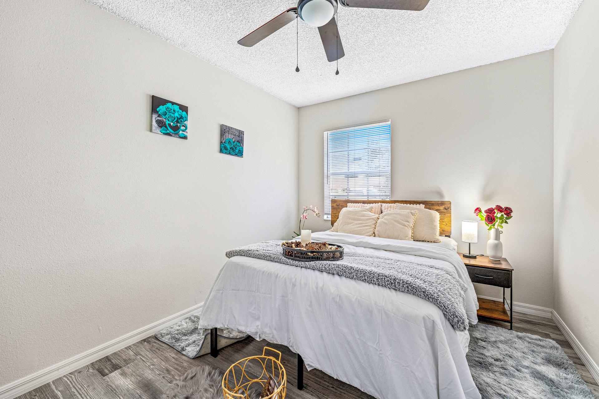 bedroom, detected:ceiling fan, bed, window blind