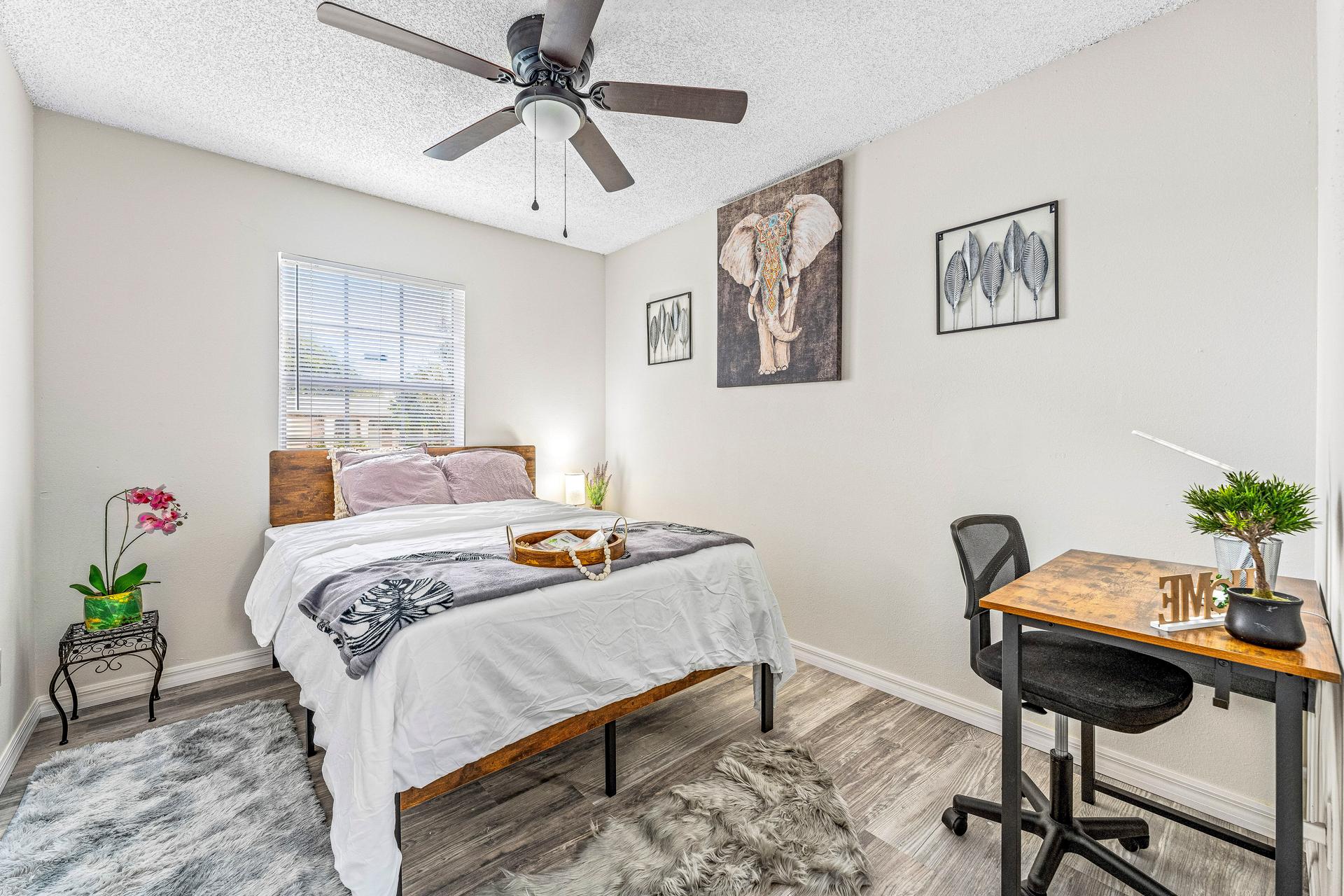 bedroom, detected:ceiling fan, bed