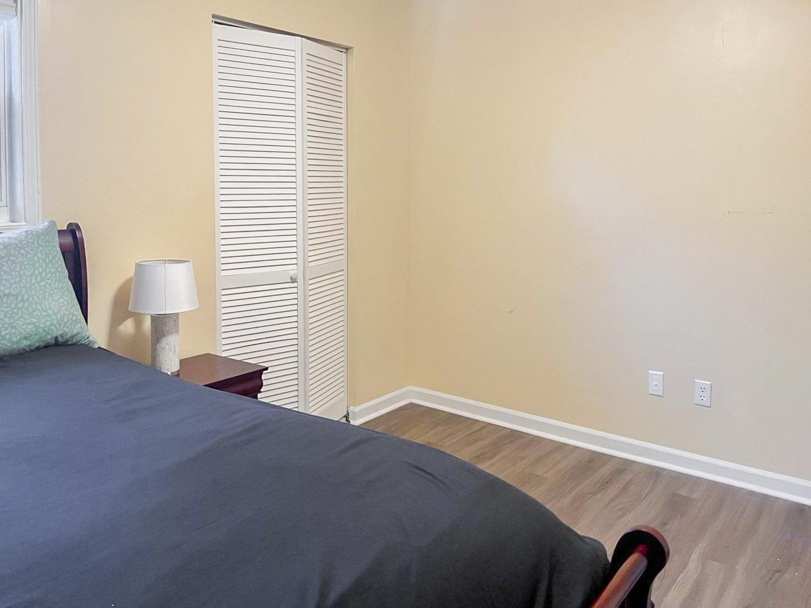 bedroom, detected:window blind, bed