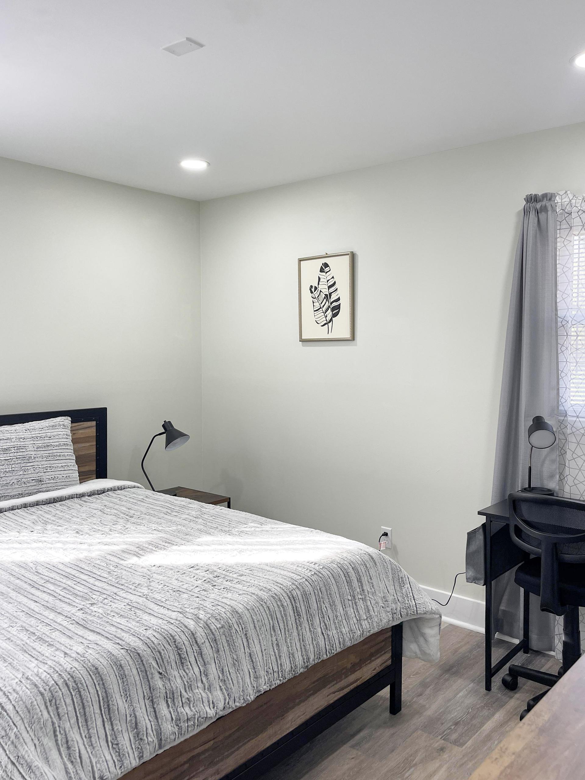 bedroom, detected:window blind, bed