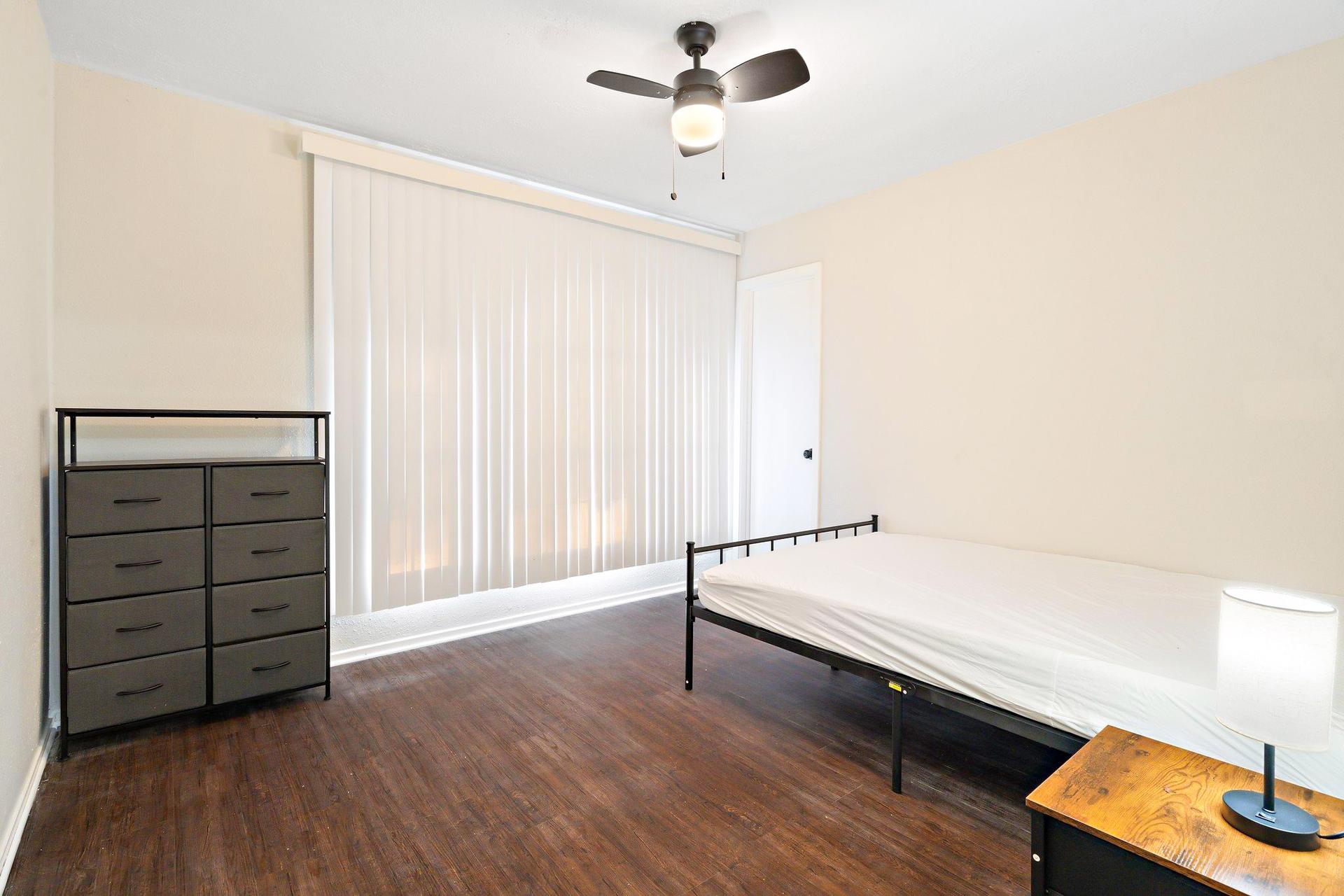 bedroom, detected:ceiling fan