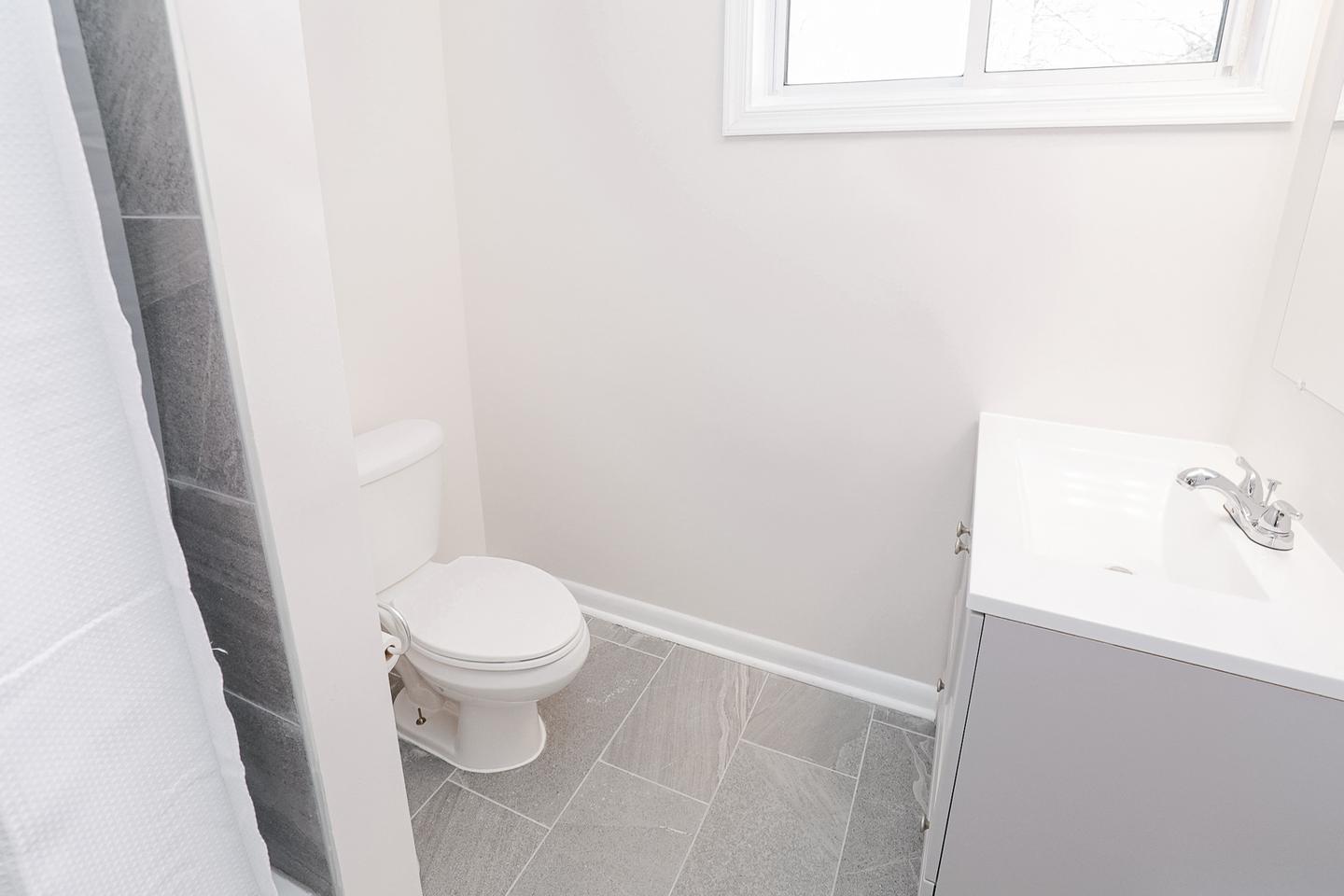 Bathroom(s)