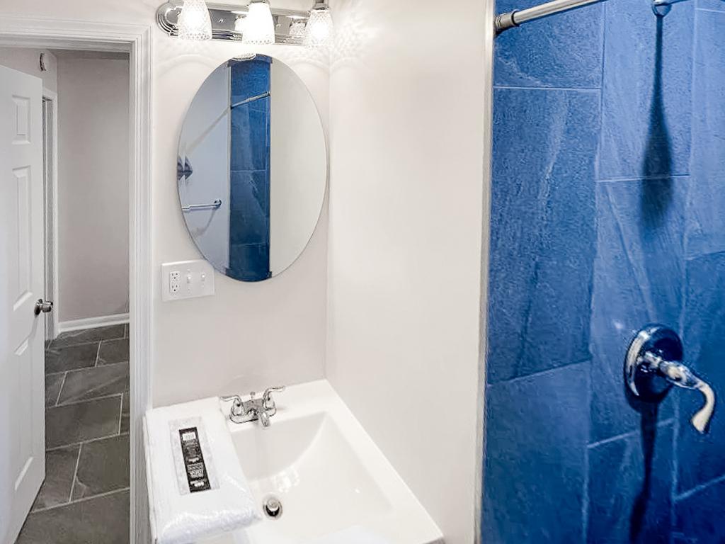 Bathroom(s)