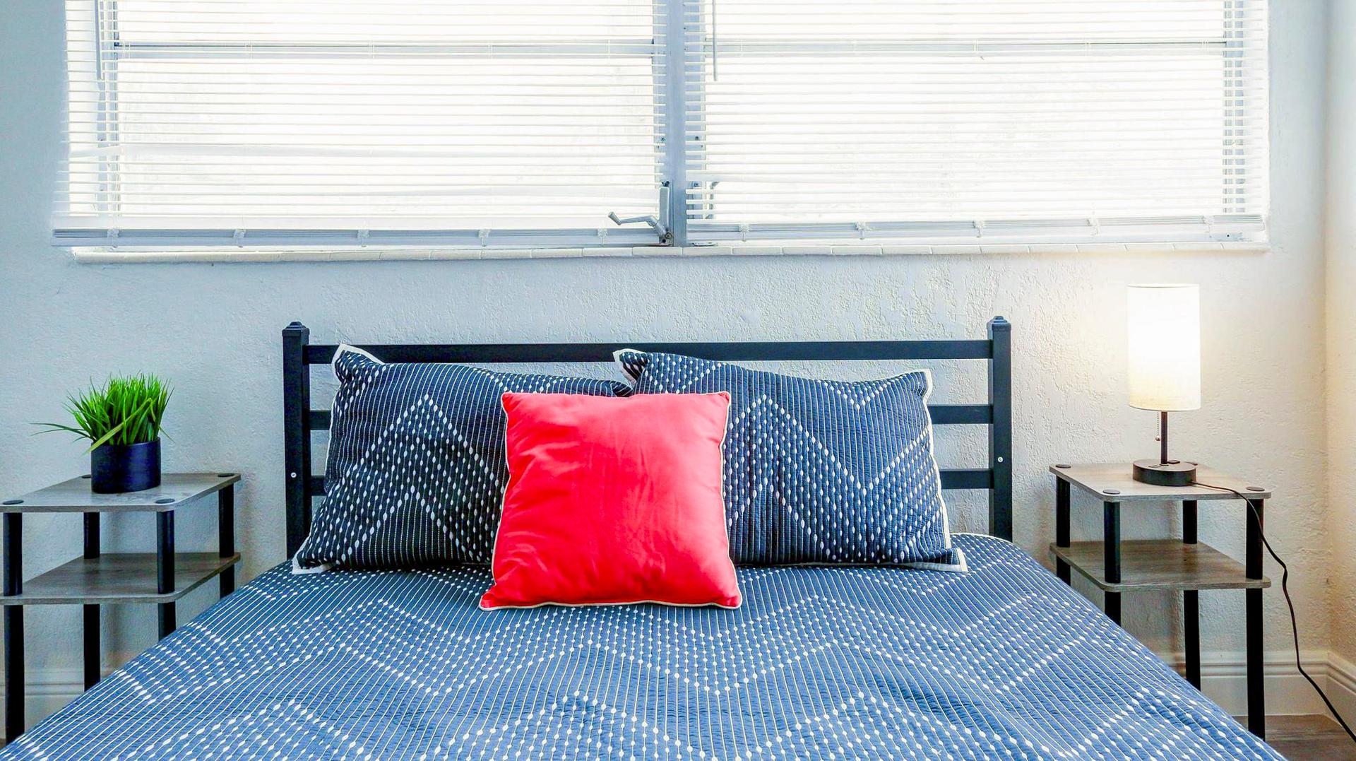 bedroom, detected:window blind, bed