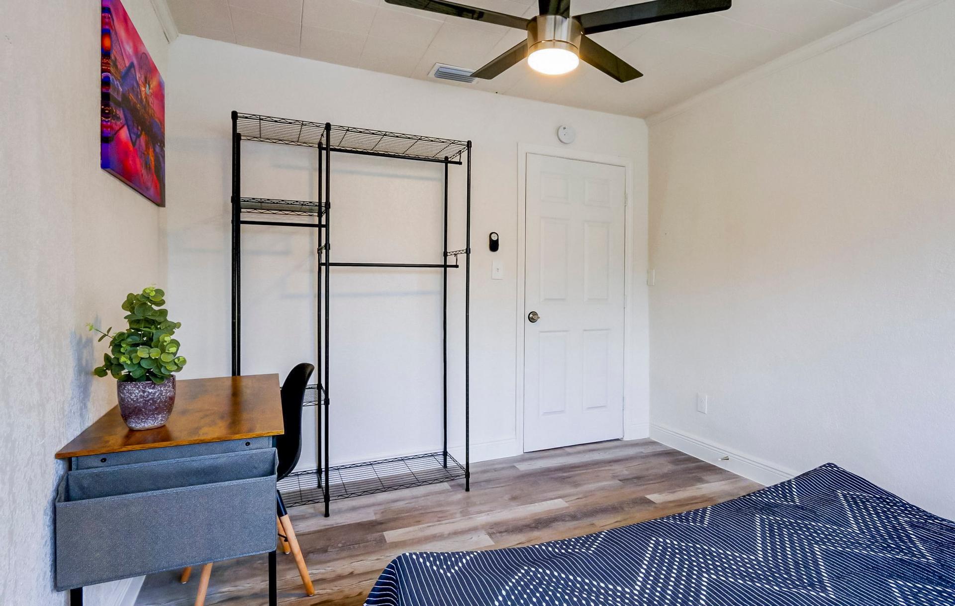 living_room, detected:ceiling fan