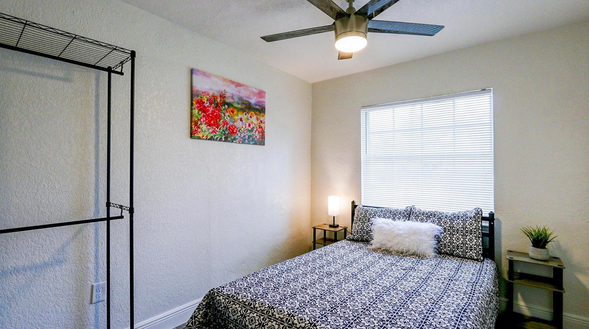 bedroom, detected:ceiling fan, bed, window blind