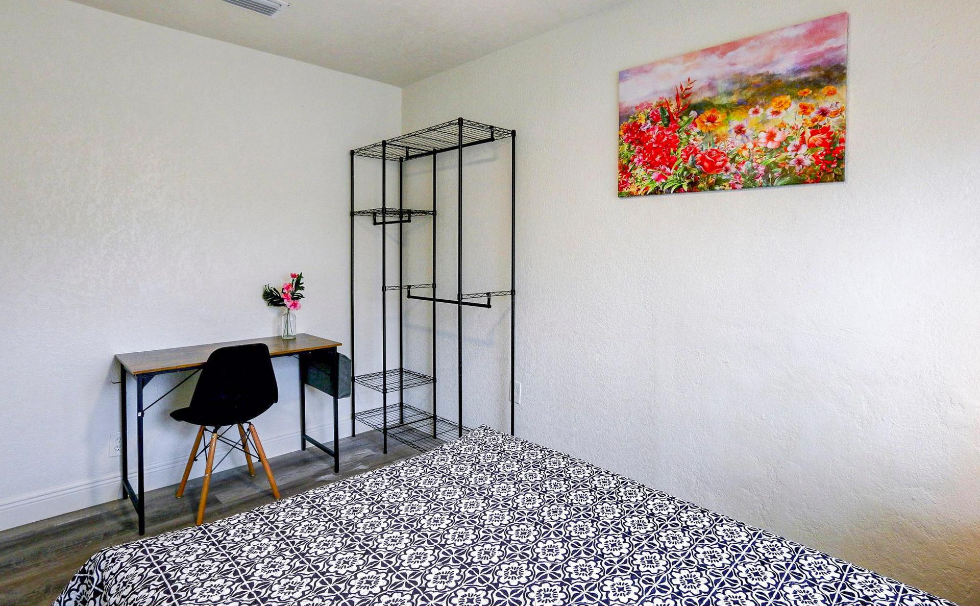 bedroom, detected:bed, carpet