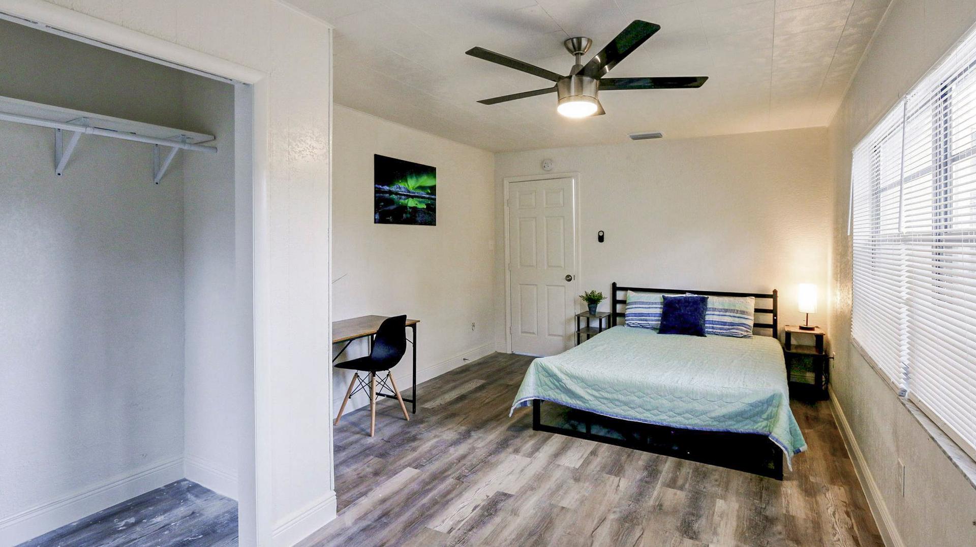 bedroom, detected:ceiling fan, bed