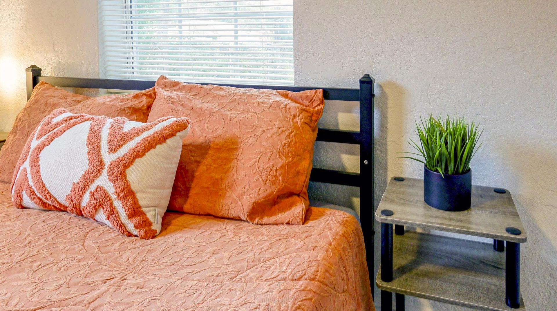 bedroom, detected:window blind, bed