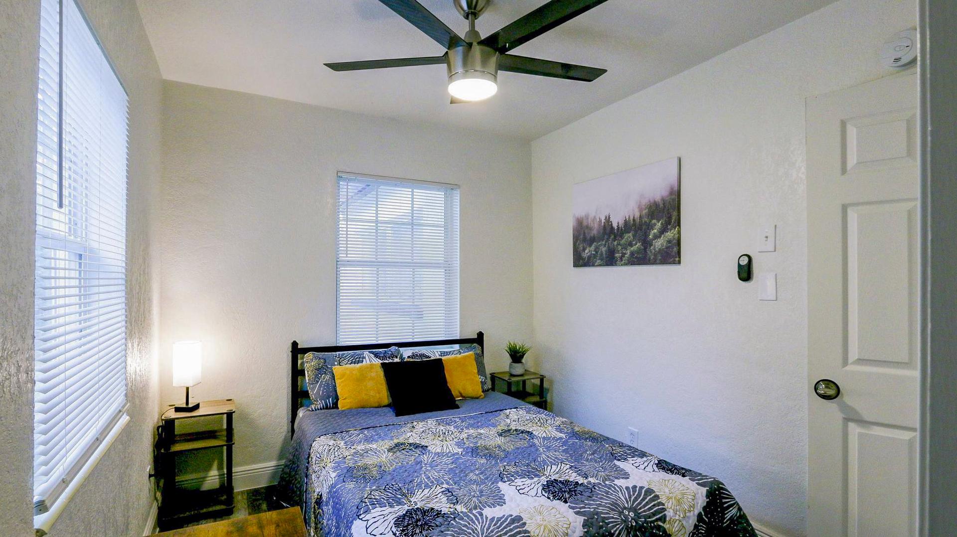 bedroom, detected:ceiling fan, window blind, bed