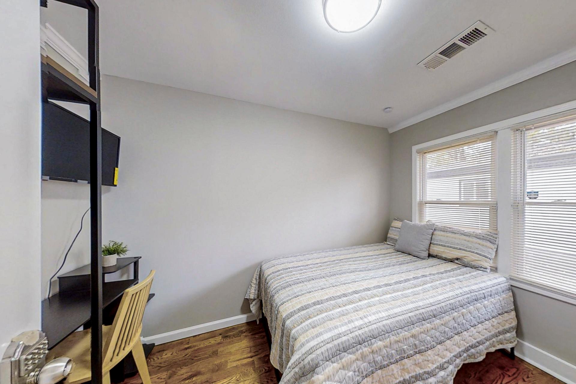 bedroom, detected:window blind, bed