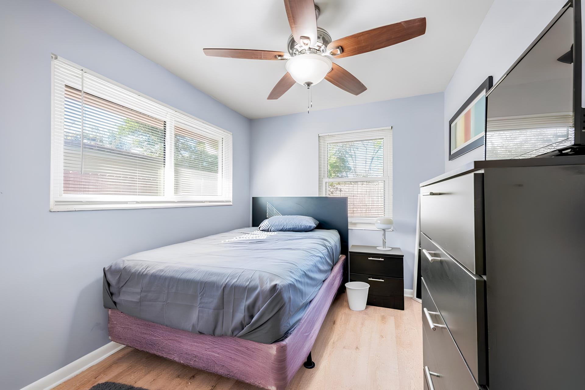 bedroom, detected:ceiling fan, window blind, bed