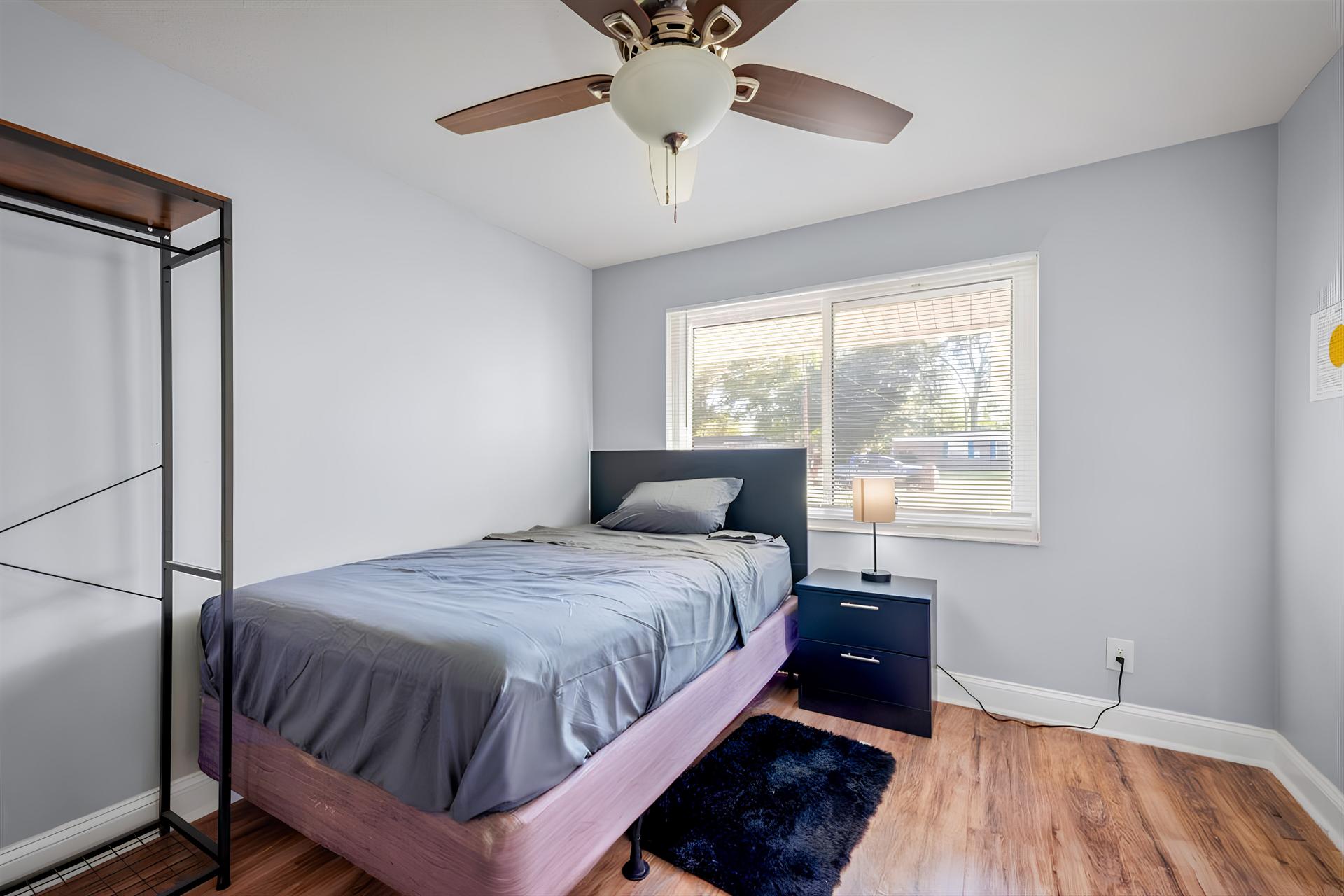 bedroom, detected:ceiling fan, bed, window blind