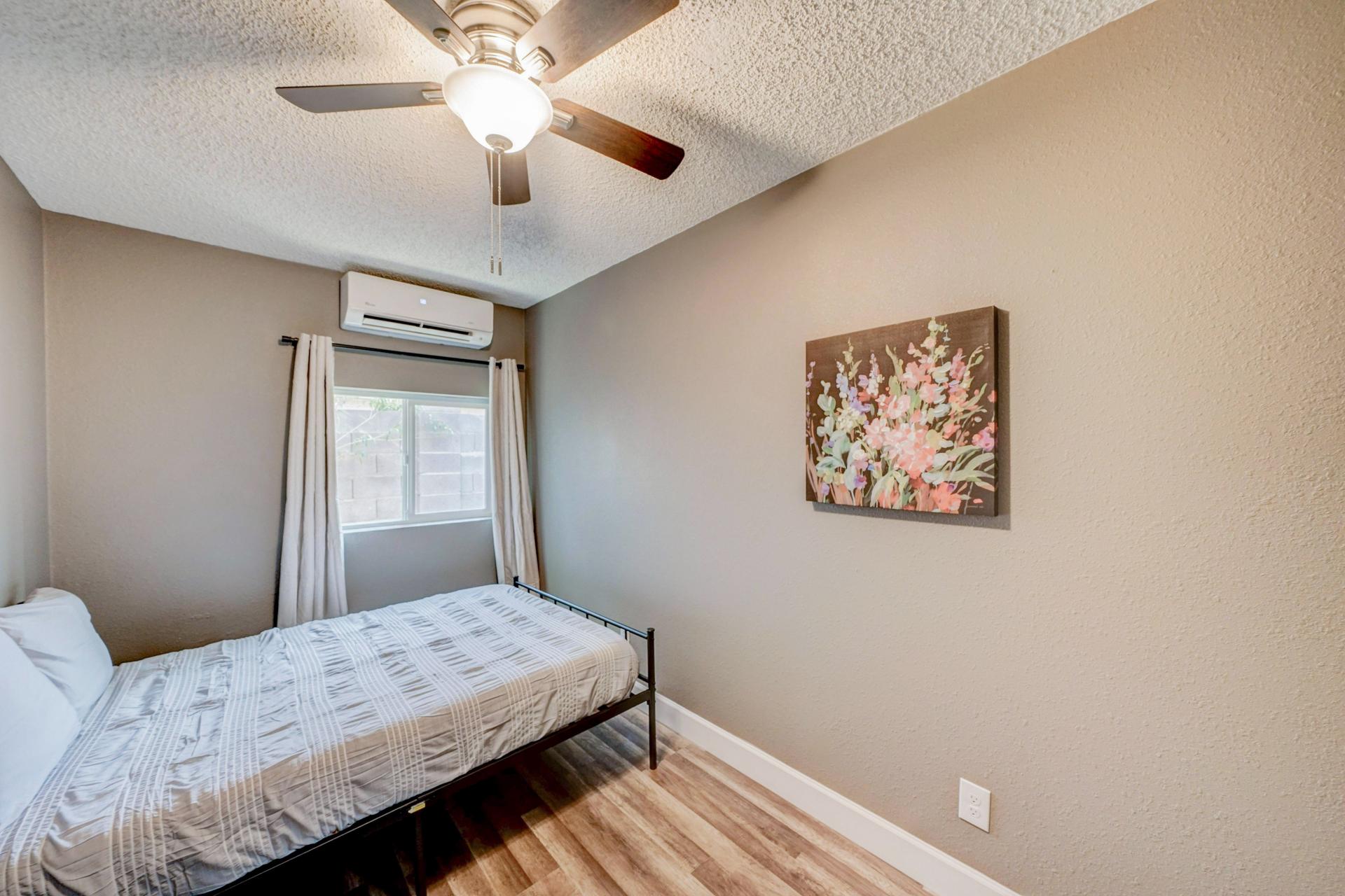 bedroom, detected:ceiling fan, bed, window blind
