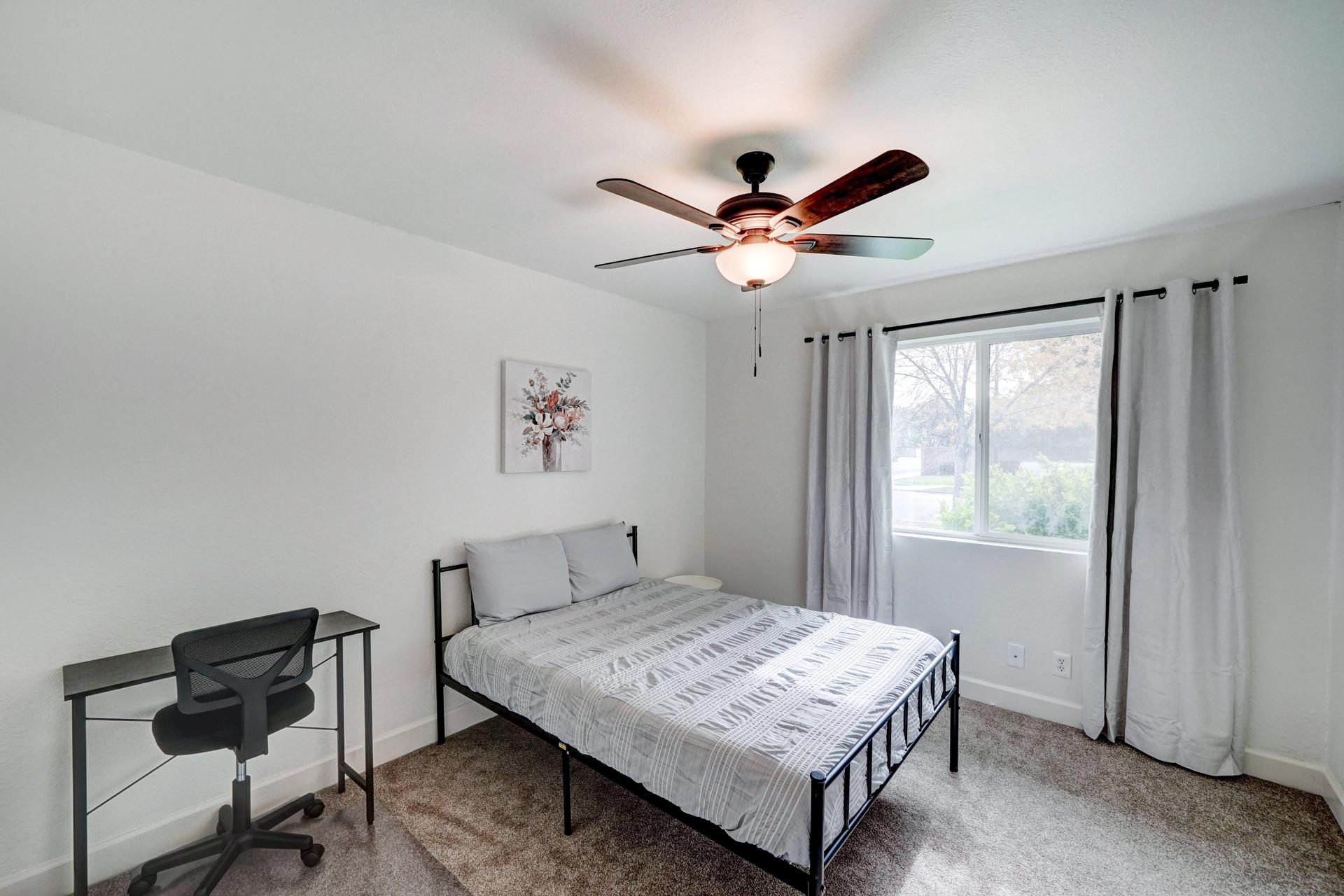 bedroom, detected:ceiling fan, window blind, bed