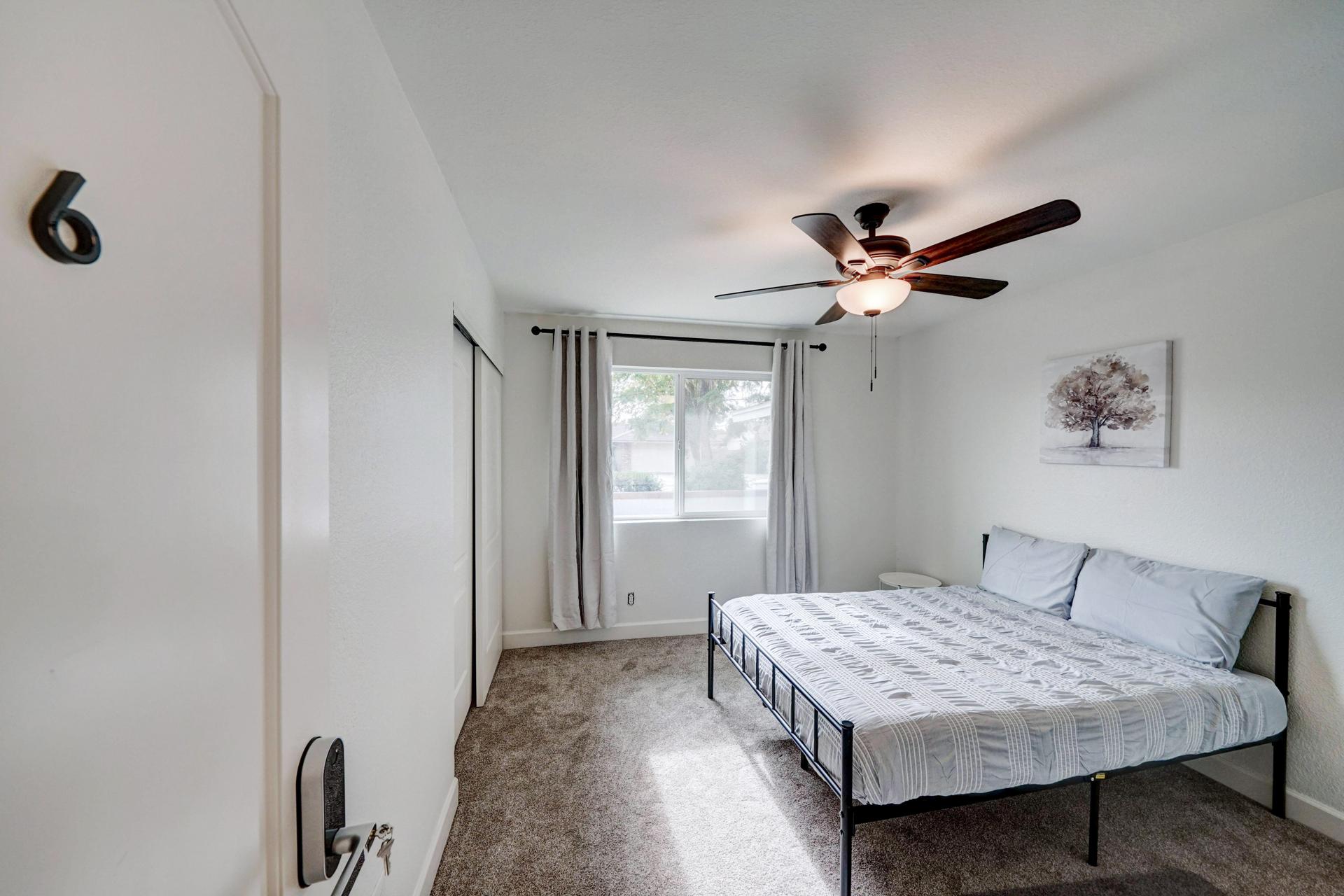 bedroom, detected:ceiling fan, window blind, bed