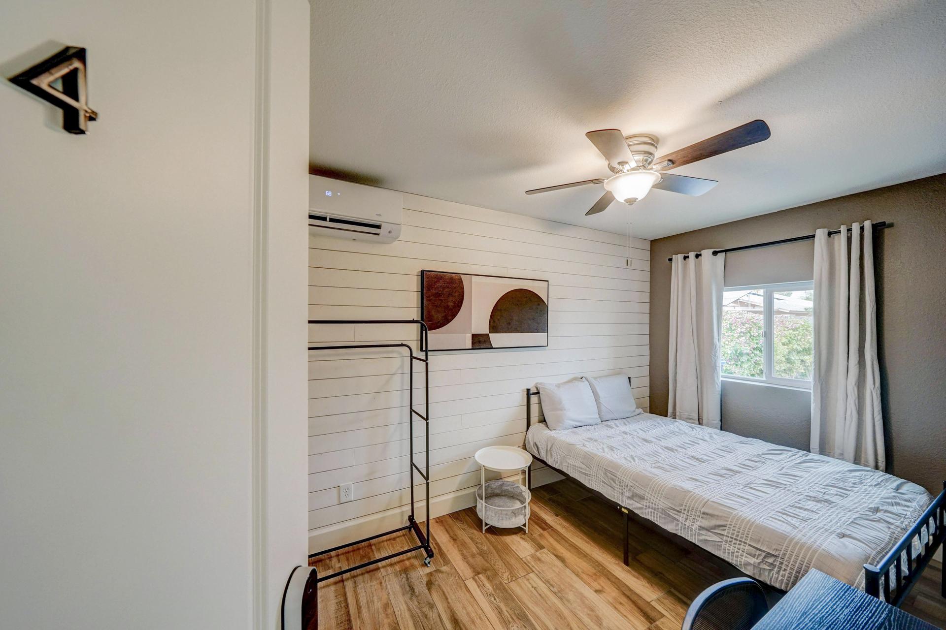 bedroom, detected:ceiling fan, bed, window blind