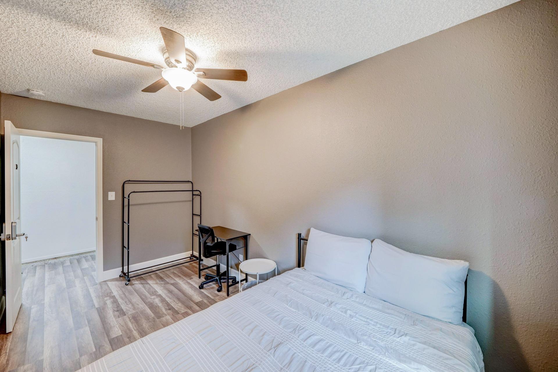bedroom, detected:ceiling fan, bed, window blind