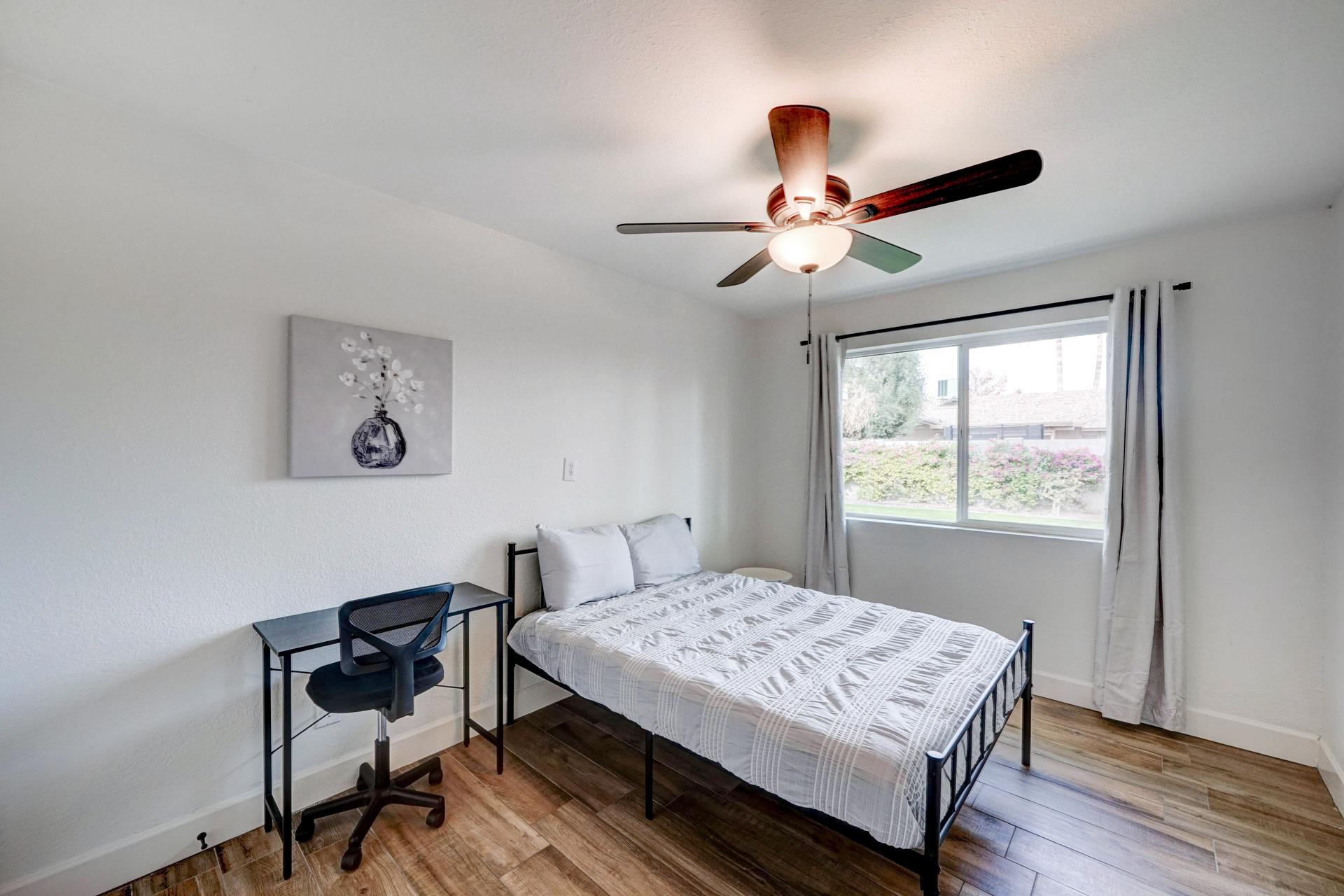 bedroom, detected:ceiling fan, window blind, bed