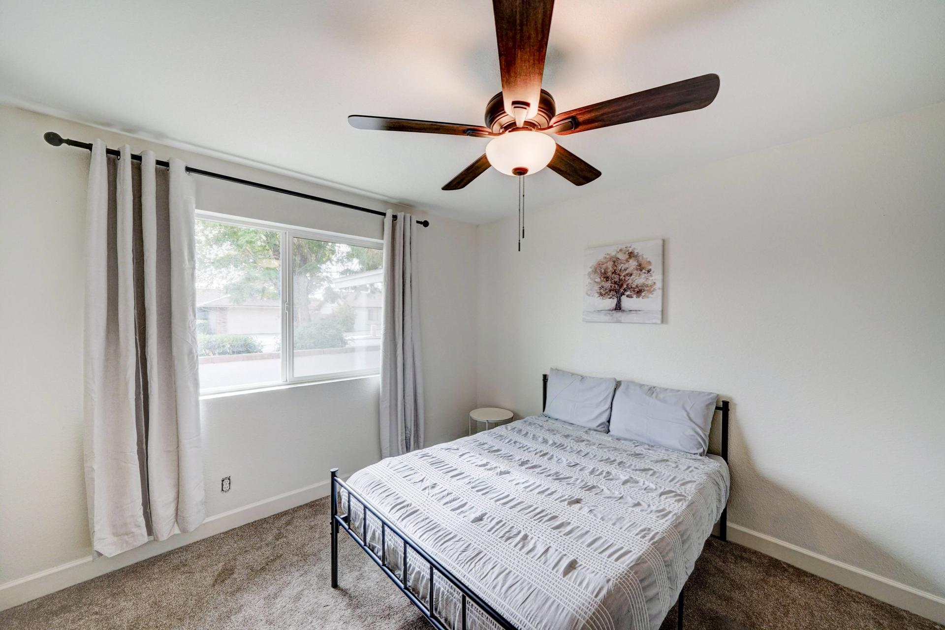 bedroom, detected:ceiling fan, bed, window blind