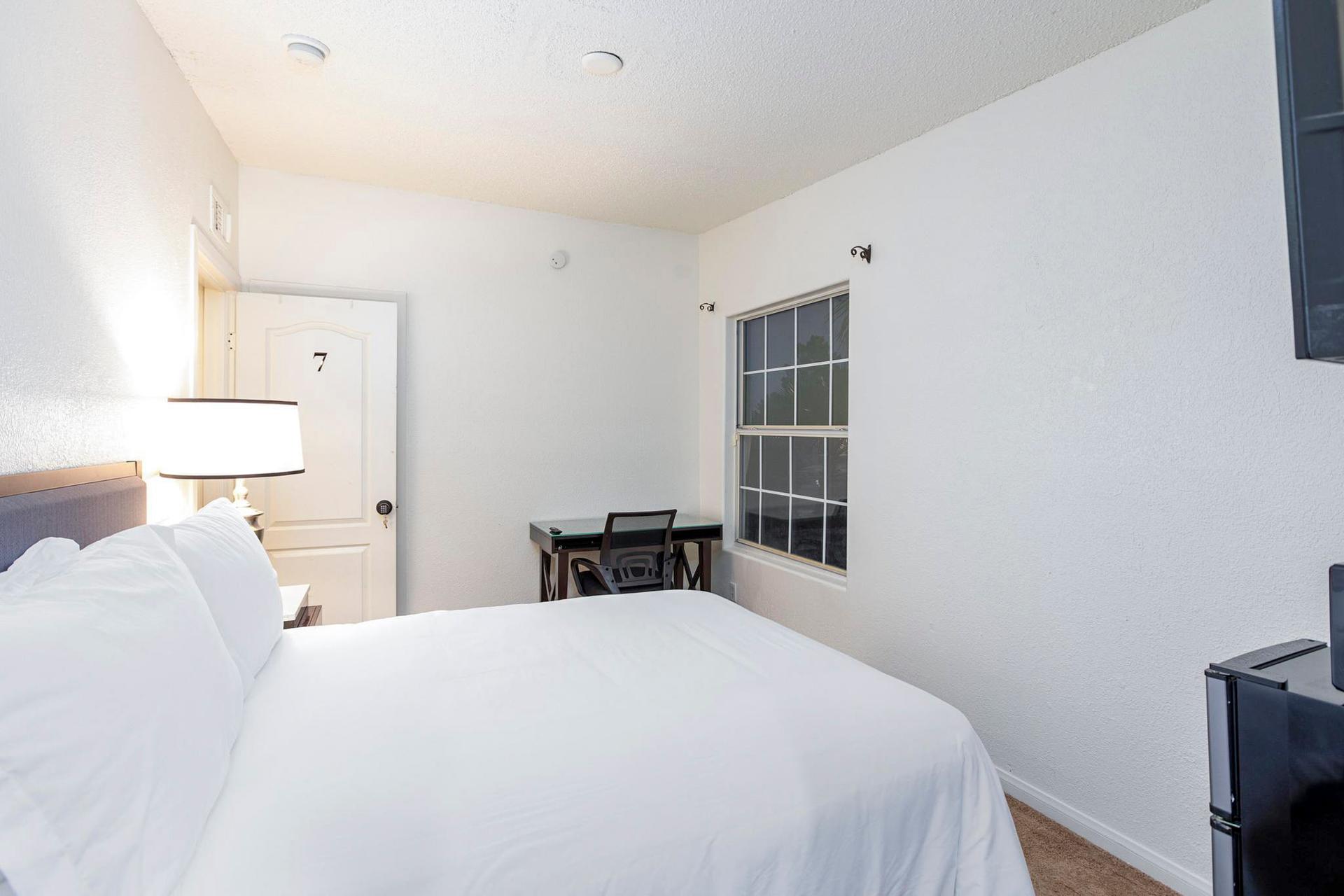 bedroom, detected:bed