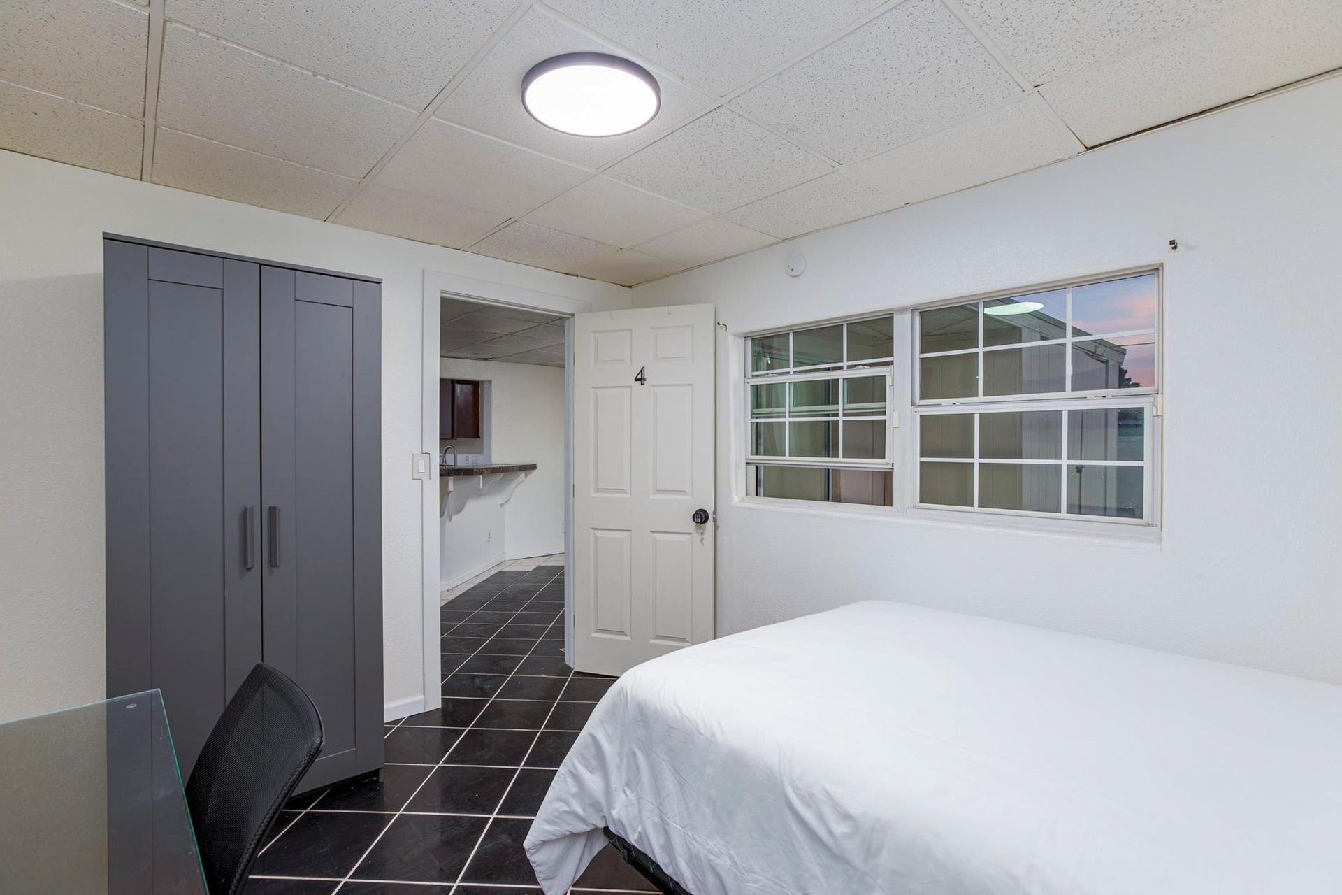 bedroom, detected:bed